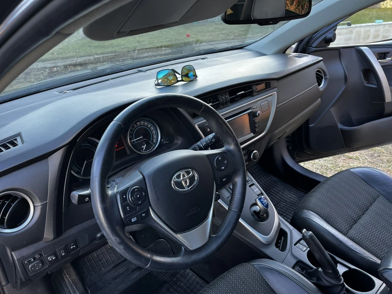 Toyota Auris, снимка 9 - Автомобили и джипове - 48620355