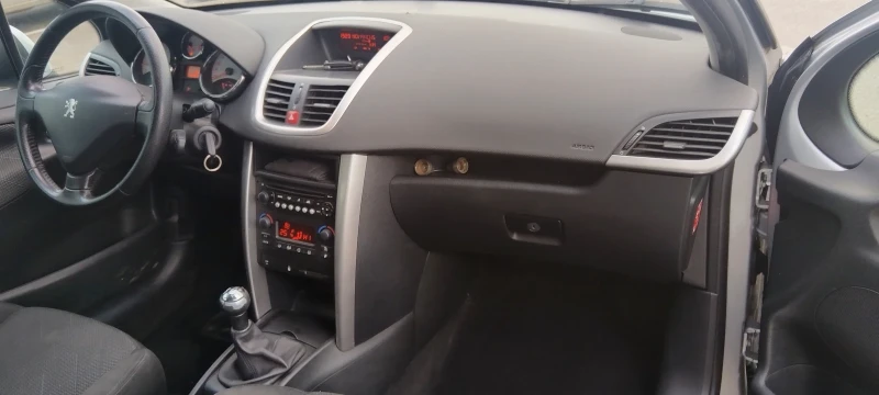 Peugeot 207 1.6 138 000 км МНОГО.ЗАПАЗЕНА , снимка 10 - Автомобили и джипове - 48662690