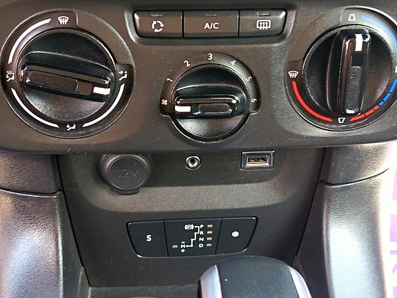 Citroen C3 AUTOMATIC, снимка 13 - Автомобили и джипове - 51079319