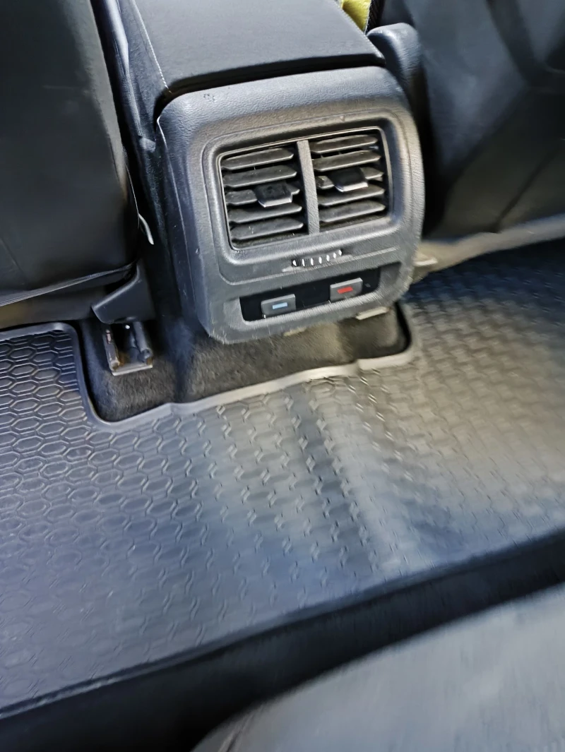 VW Touran 2.0 TDI  150 DSG, снимка 13 - Автомобили и джипове - 52218659