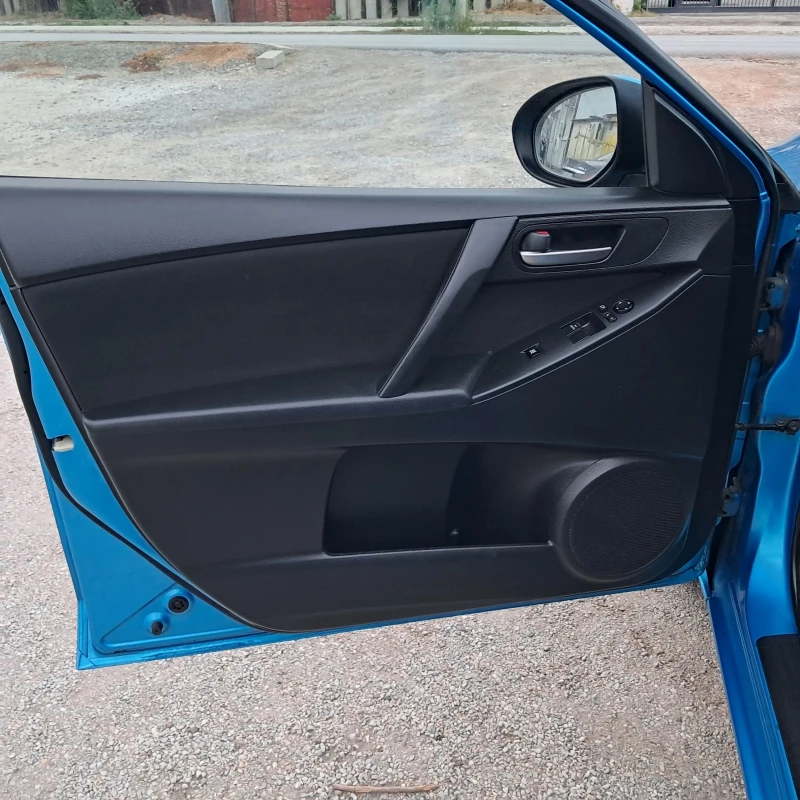 Mazda 3 1.6i, снимка 7 - Автомобили и джипове - 52325858