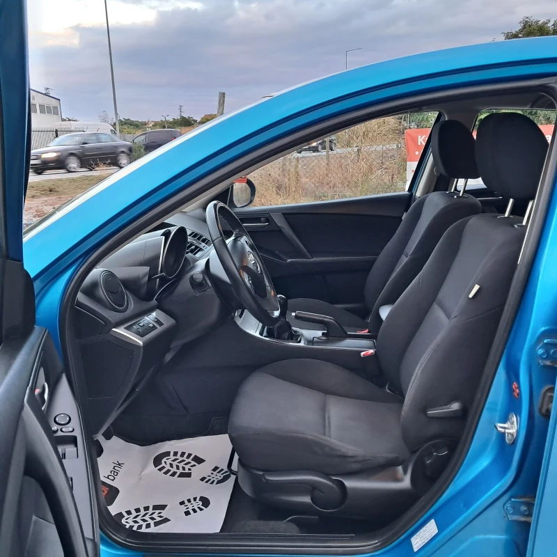 Mazda 3 1.6i, снимка 8 - Автомобили и джипове - 52325858