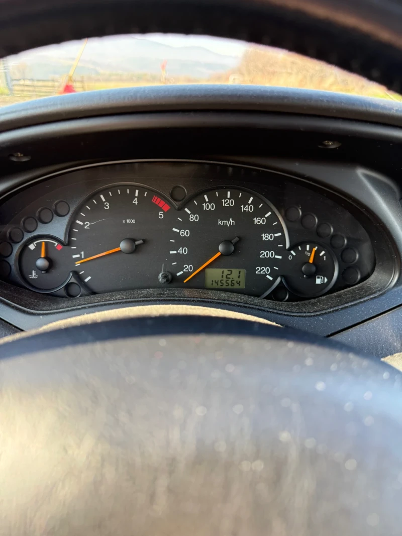 Ford Focus 1.8 TDCI Ghia, снимка 8 - Автомобили и джипове - 52828342