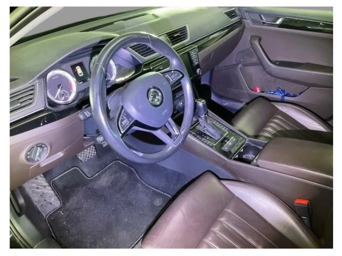 Skoda Superb L&K 2.0 TDI/190кс/DCC/Canton/Печка/История в Шкода, снимка 4 - Автомобили и джипове - 48671653