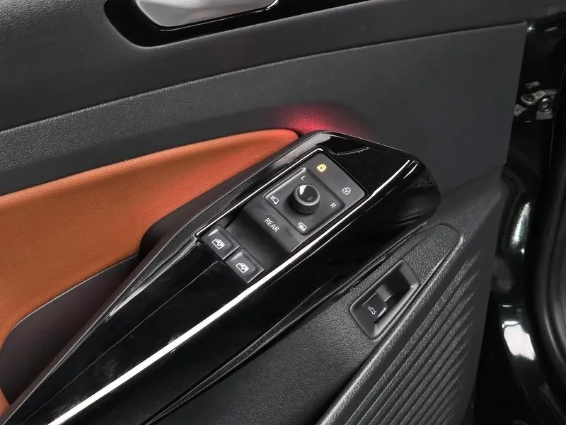VW ID.4 PRO, снимка 16 - Автомобили и джипове - 56325101
