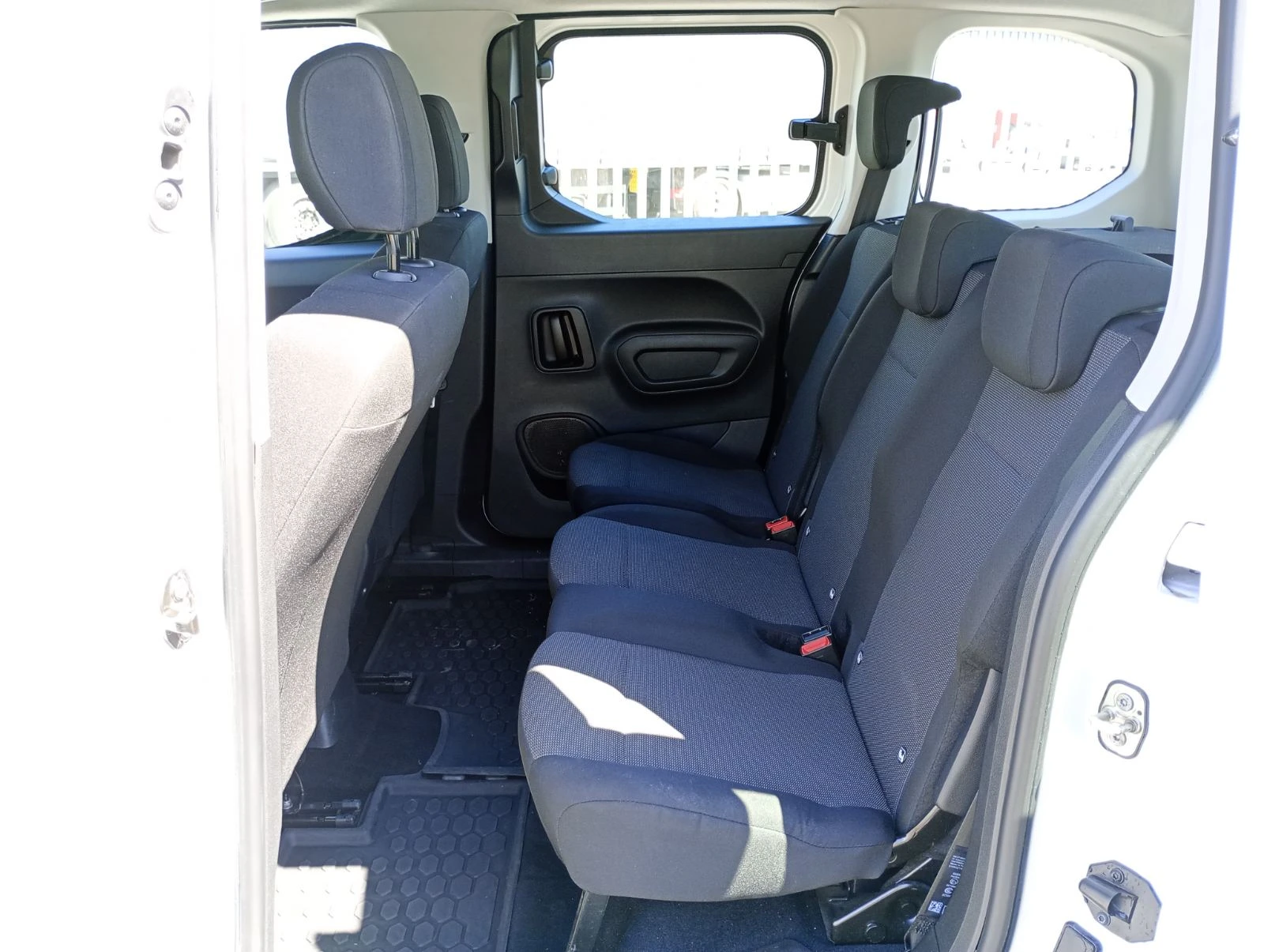 Peugeot Rifter Peugeot Rifter 1.5 BlueHDi 102 кс-5 speed - изображение 6