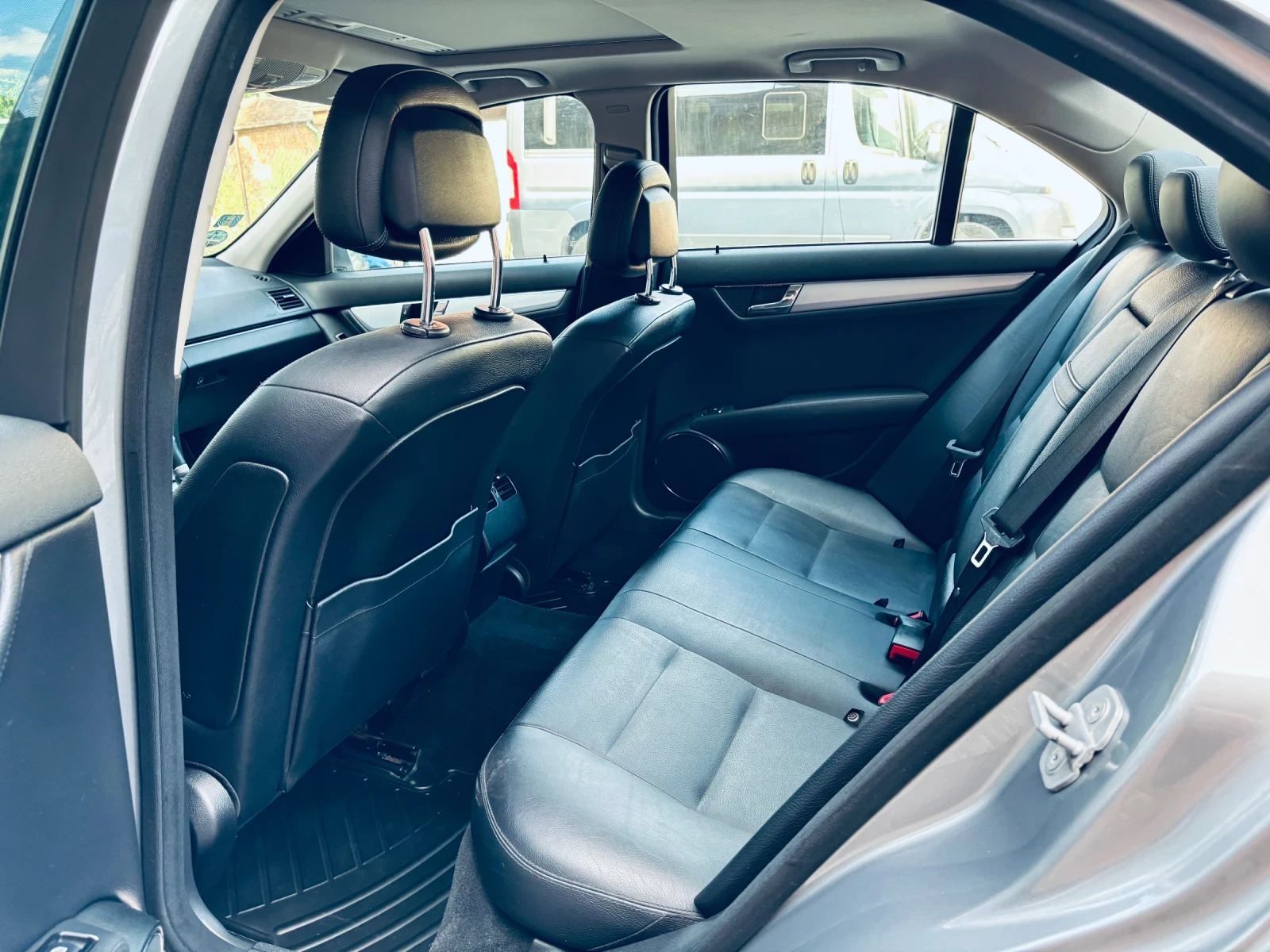 Mercedes-Benz C 350  - изображение 9