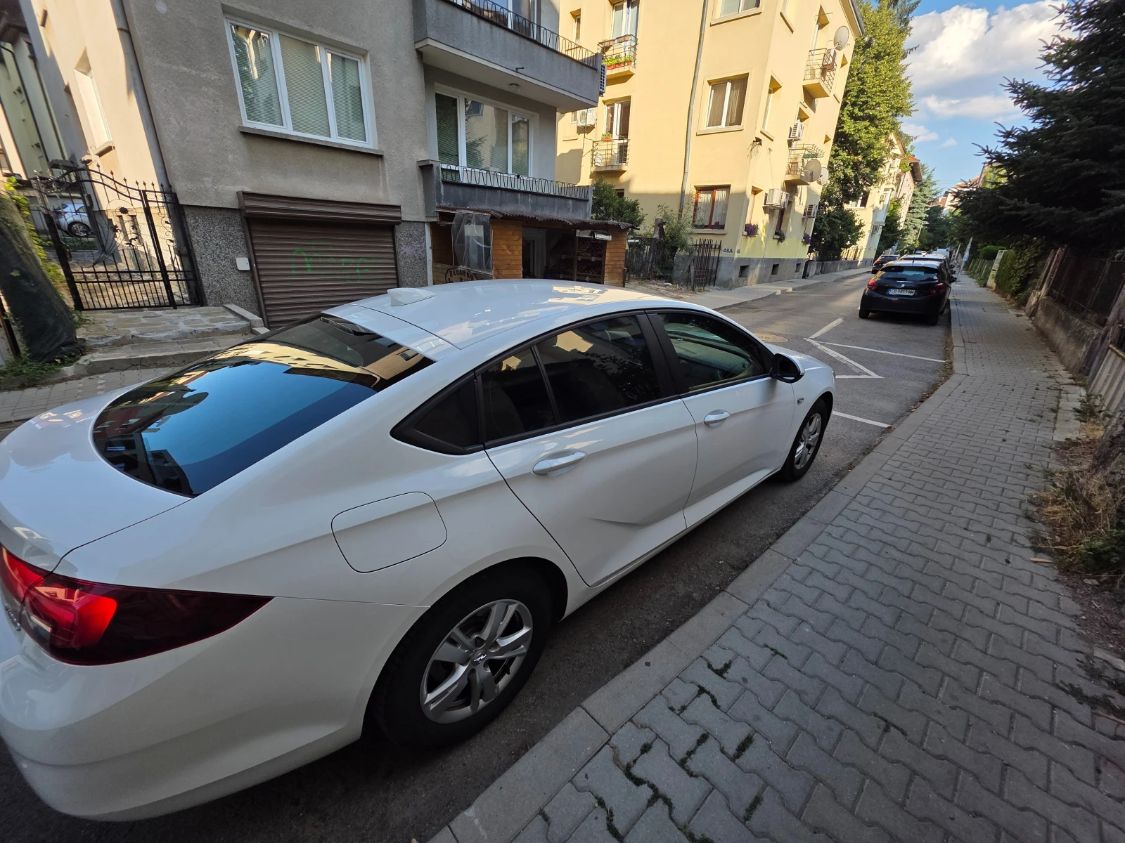 Opel Insignia 1.5T - изображение 3