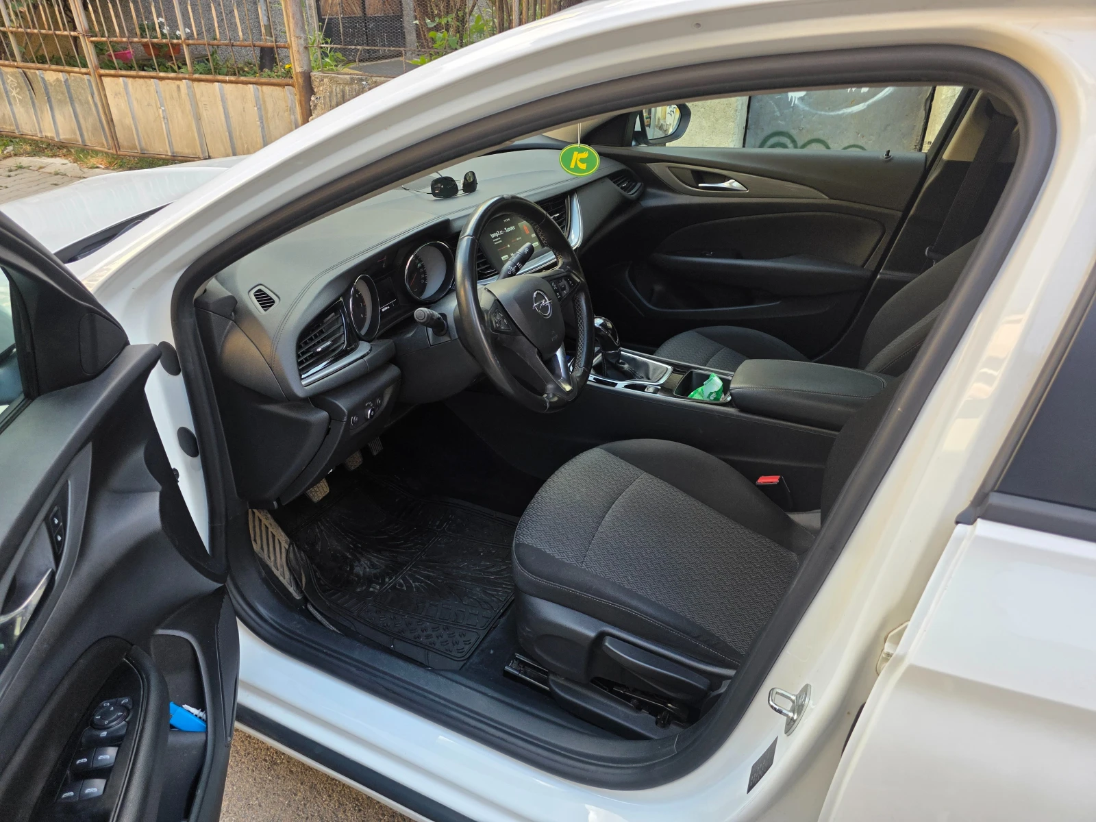 Opel Insignia 1.5T - изображение 2