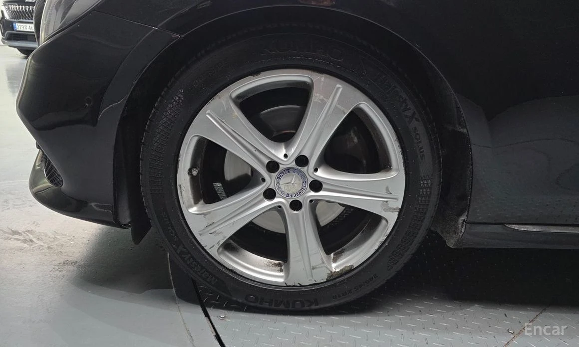 Mercedes-Benz E 220  - изображение 5