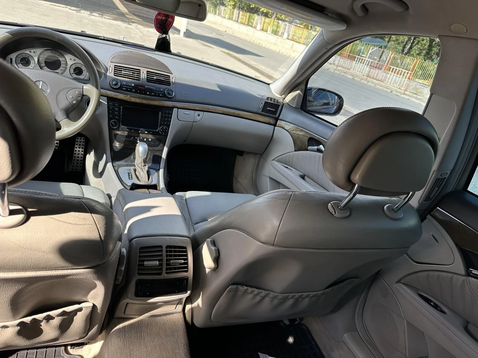 Mercedes-Benz E 320 Mercedes-Benz E320, снимка 8 - Автомобили и джипове - 53961301