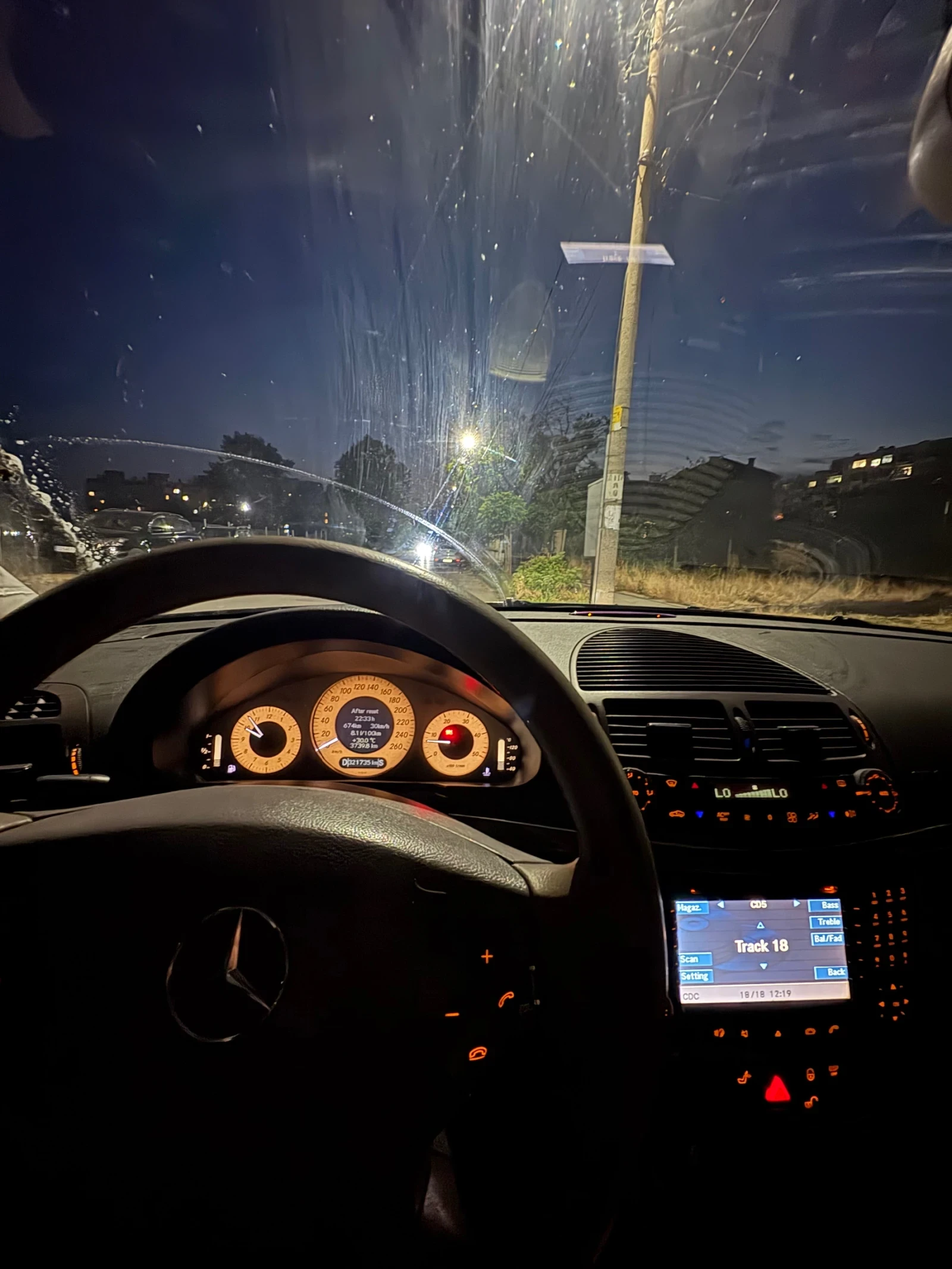 Mercedes-Benz E 320 Mercedes-Benz E320, снимка 10 - Автомобили и джипове - 53961301