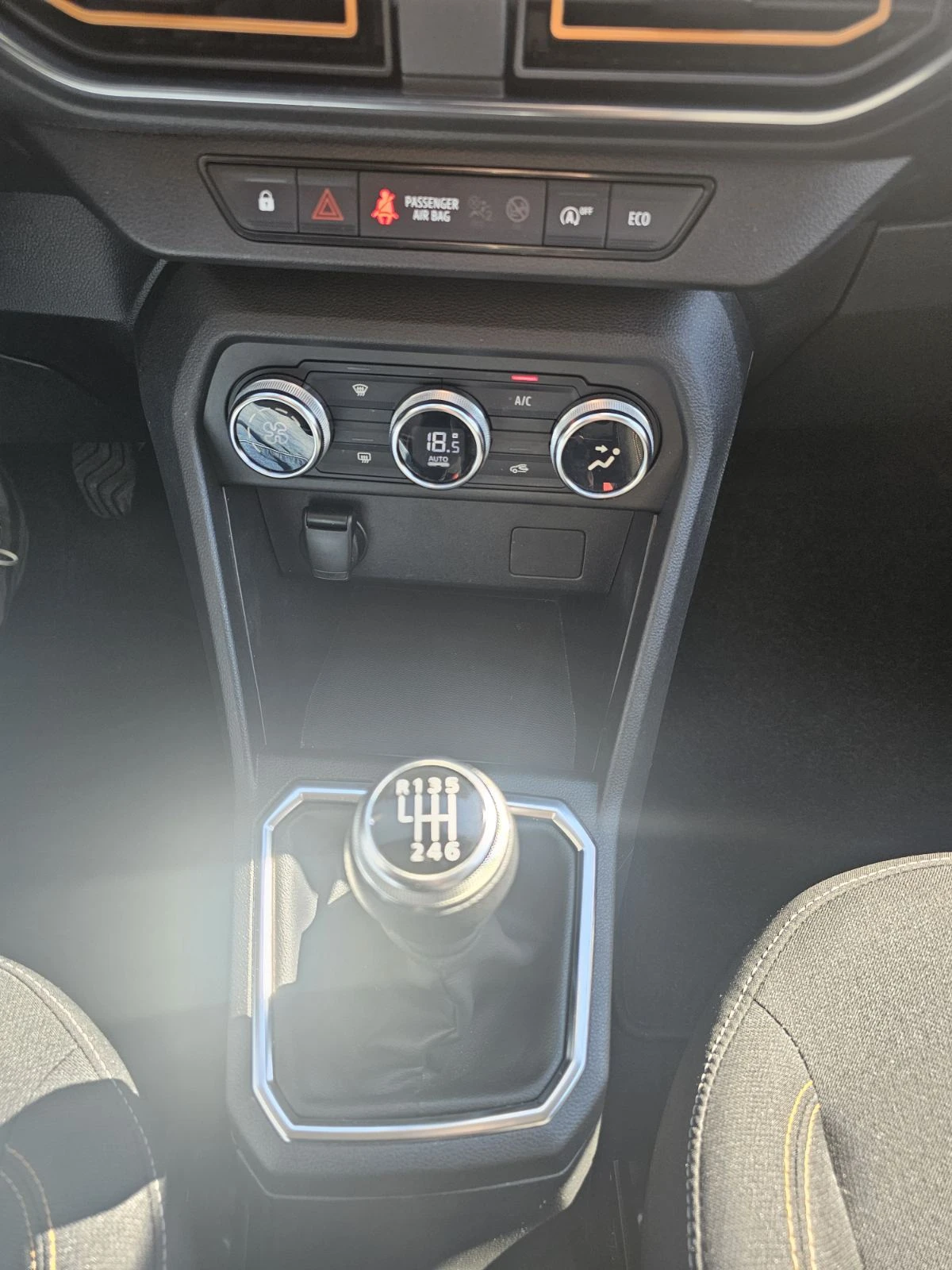 Dacia Sandero 1.0 TCe 90 Stop&Start, снимка 11 - Автомобили и джипове - 54462479
