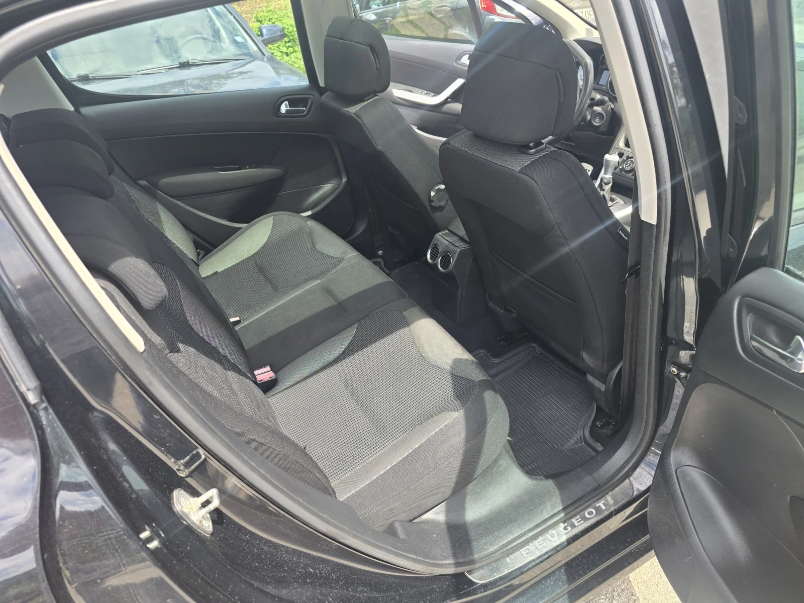 Peugeot 308 1.6HDI, снимка 9 - Автомобили и джипове - 54657442
