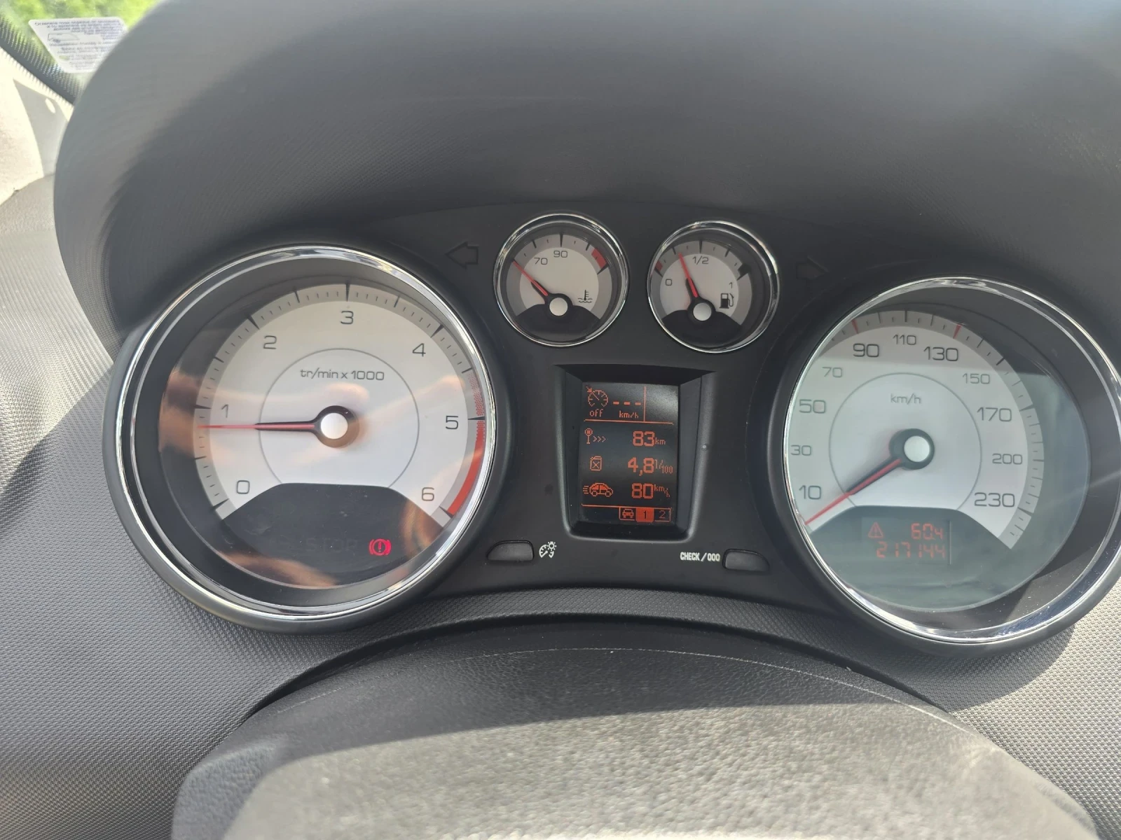 Peugeot 308 1.6HDI, снимка 16 - Автомобили и джипове - 54657442