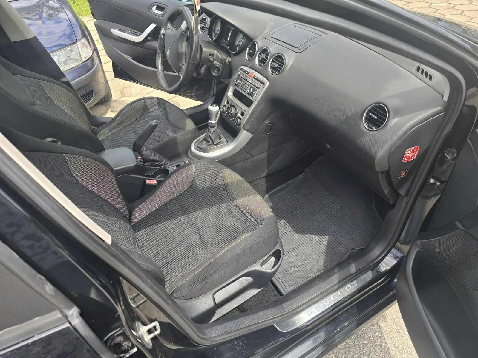 Peugeot 308 1.6HDI, снимка 10 - Автомобили и джипове - 54657442