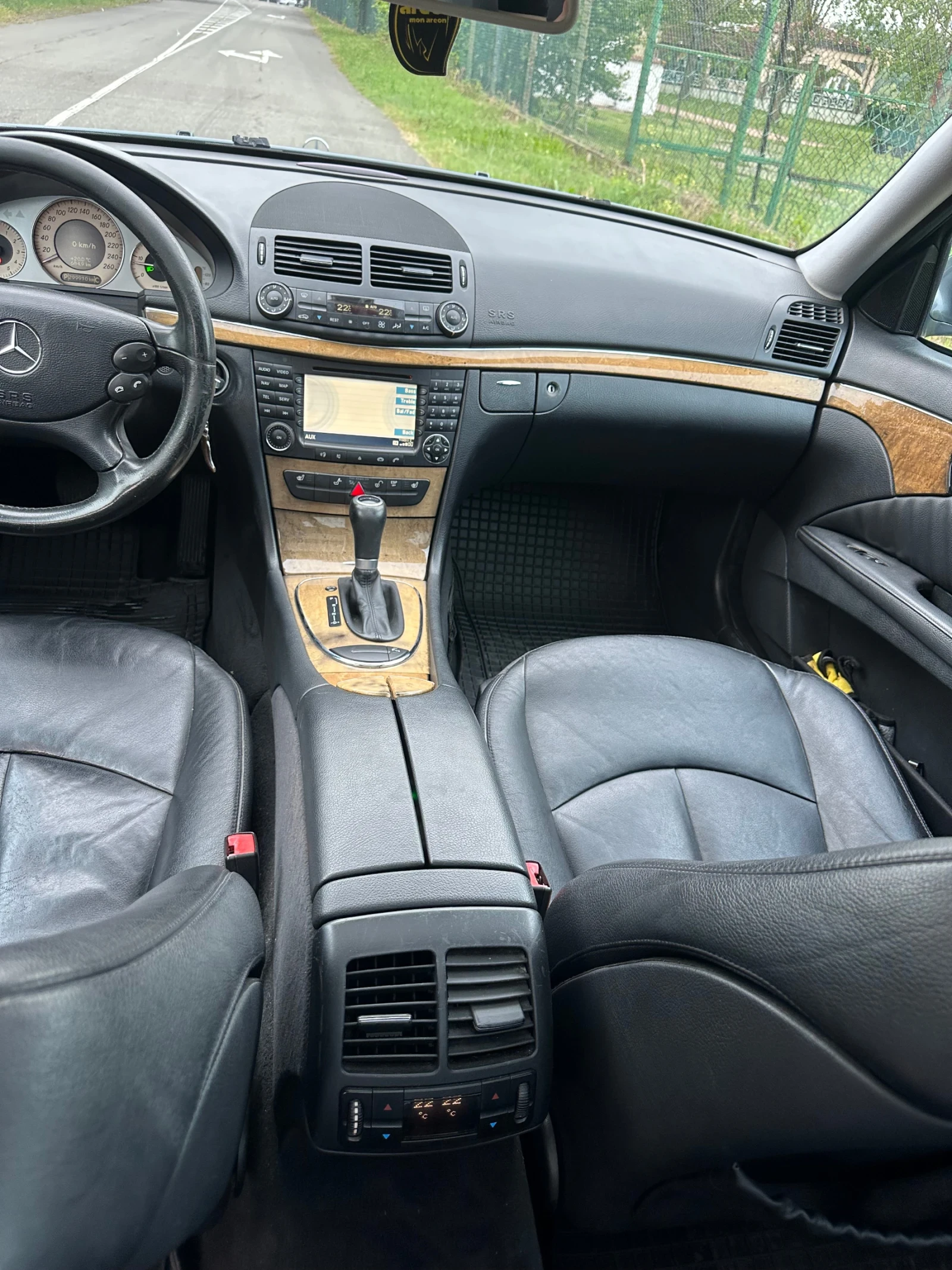 Mercedes-Benz E 320, снимка 10 - Автомобили и джипове - 54794380