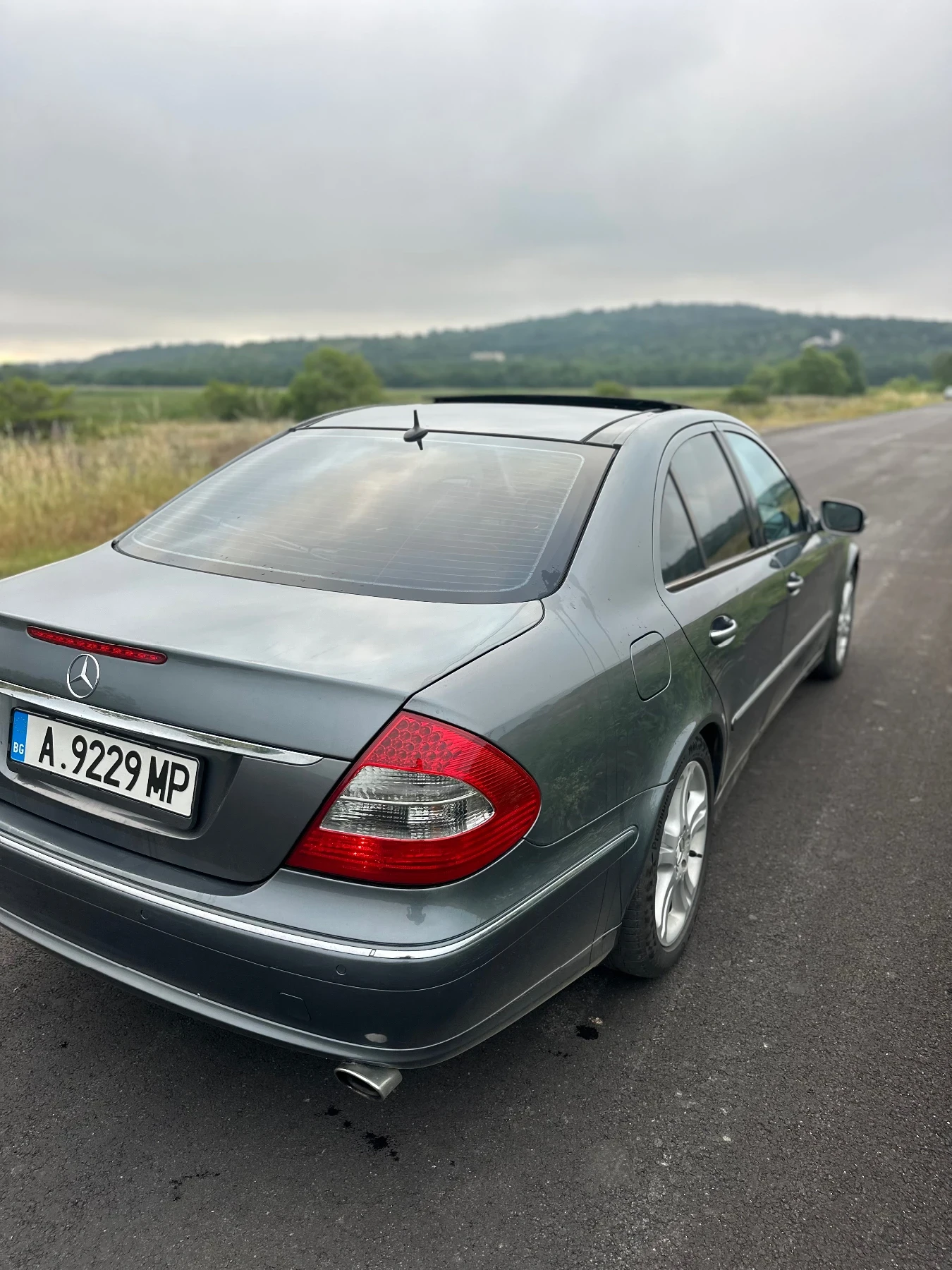 Mercedes-Benz E 320, снимка 4 - Автомобили и джипове - 54794380