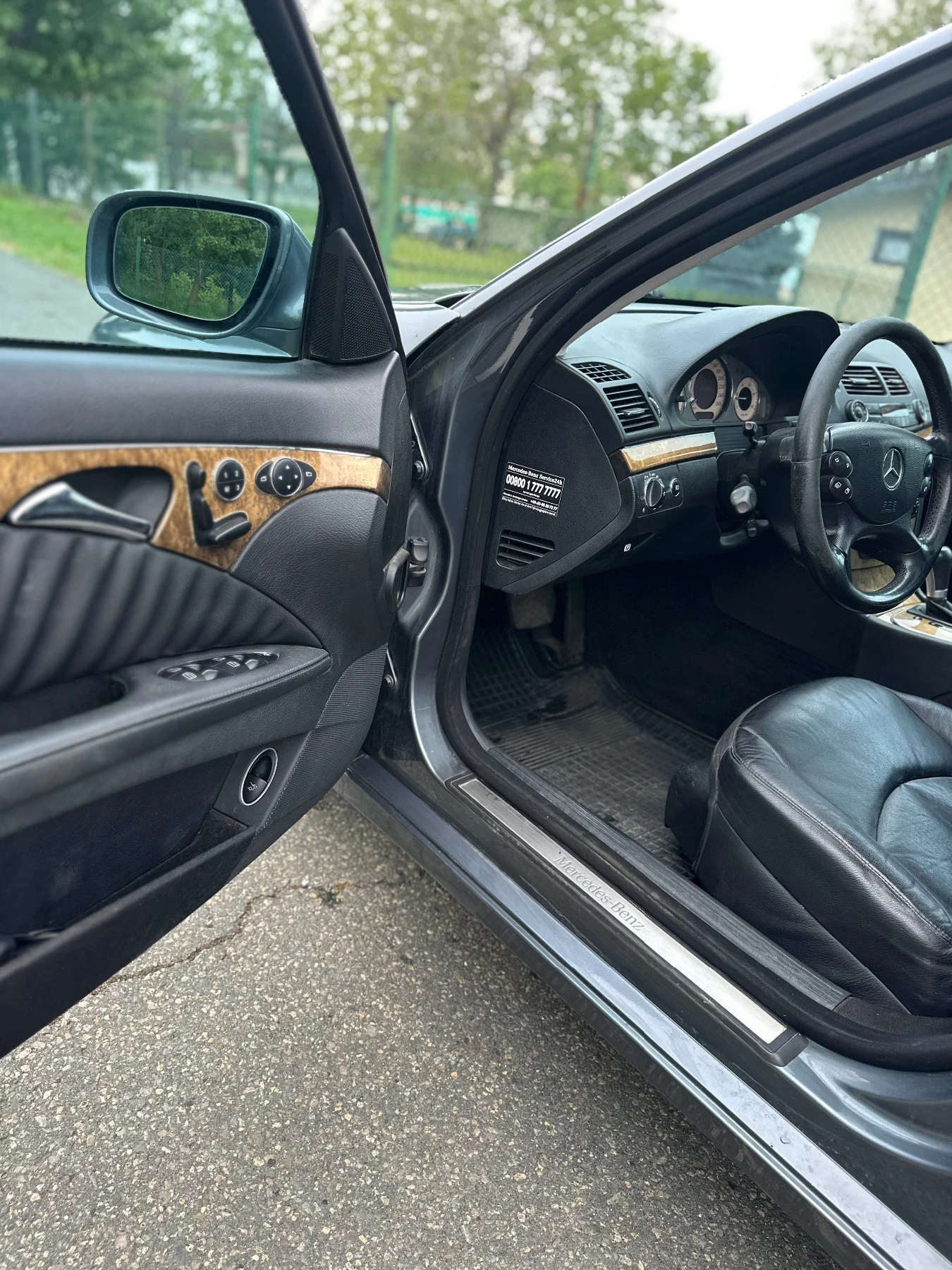Mercedes-Benz E 320, снимка 11 - Автомобили и джипове - 54794380
