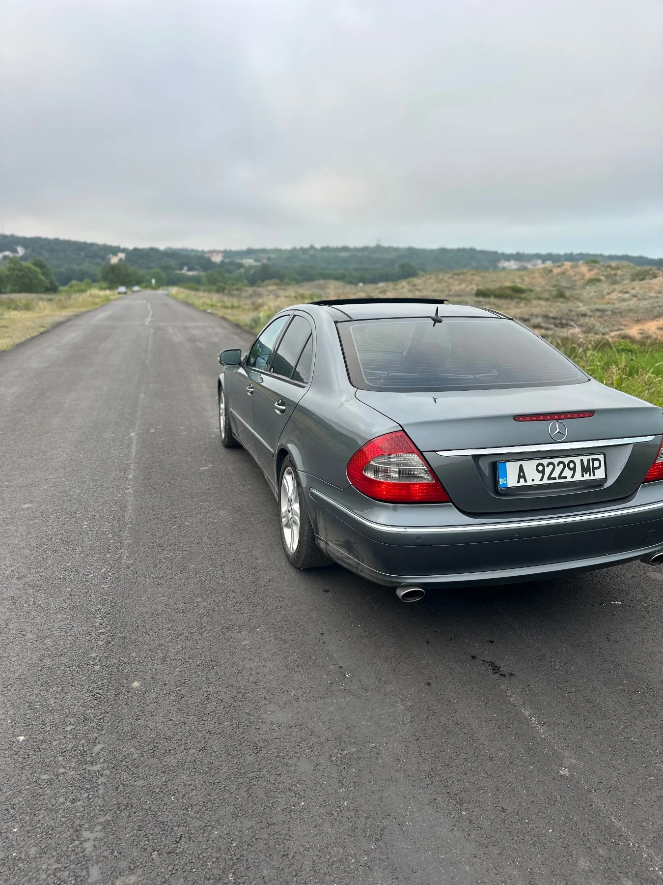 Mercedes-Benz E 320, снимка 3 - Автомобили и джипове - 54794380