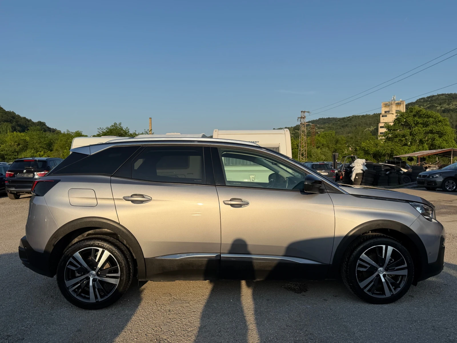 Peugeot 3008 1.5HDI КОЖА/КАМЕРА/CARPLAY/ДИГИТАЛНО ТАБЛО, снимка 2 - Автомобили и джипове - 54794792