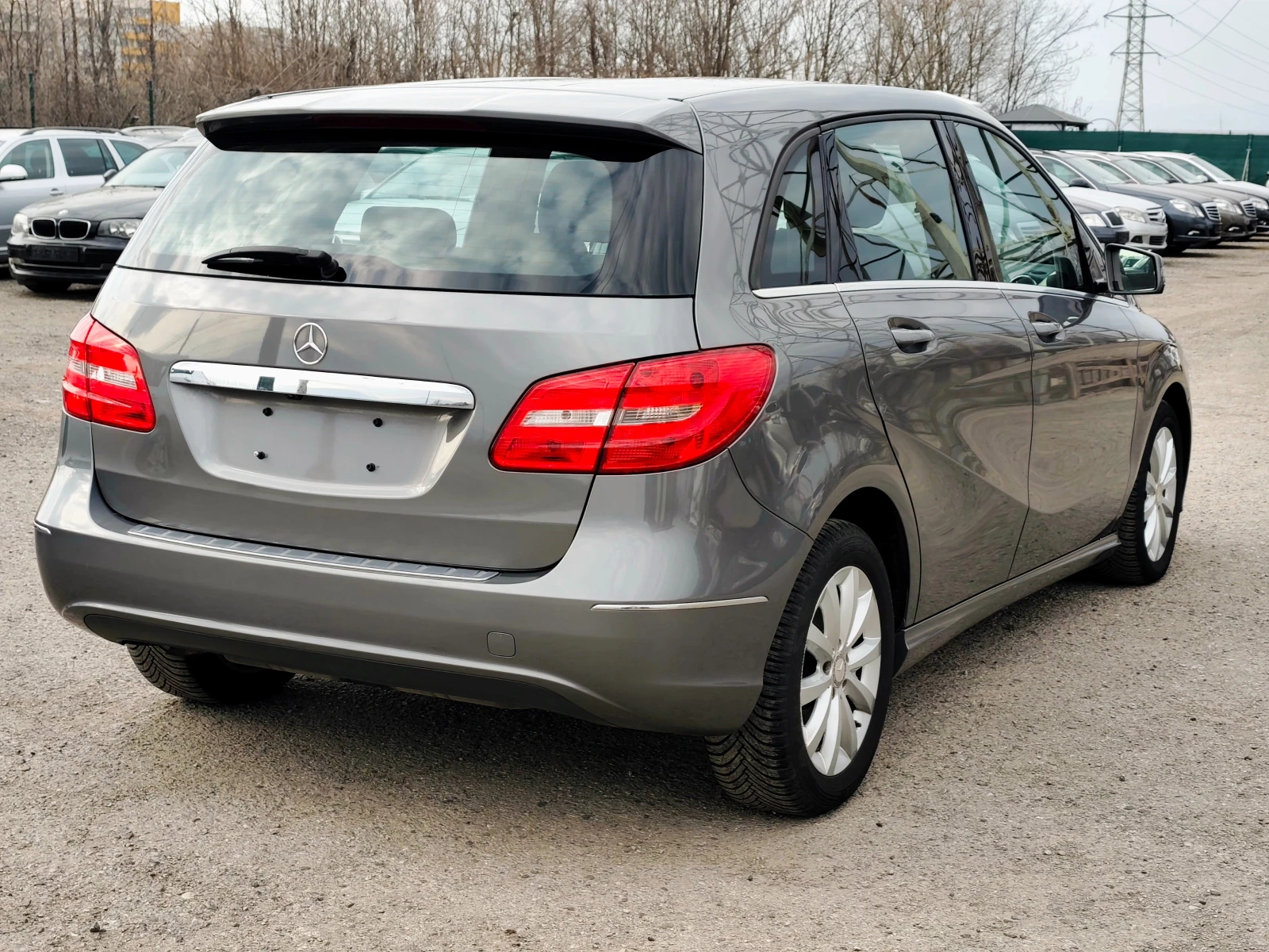 Mercedes-Benz B 180 i Евро 6 + Distronic+ Camera+ Navi, снимка 3 - Автомобили и джипове - 54932237