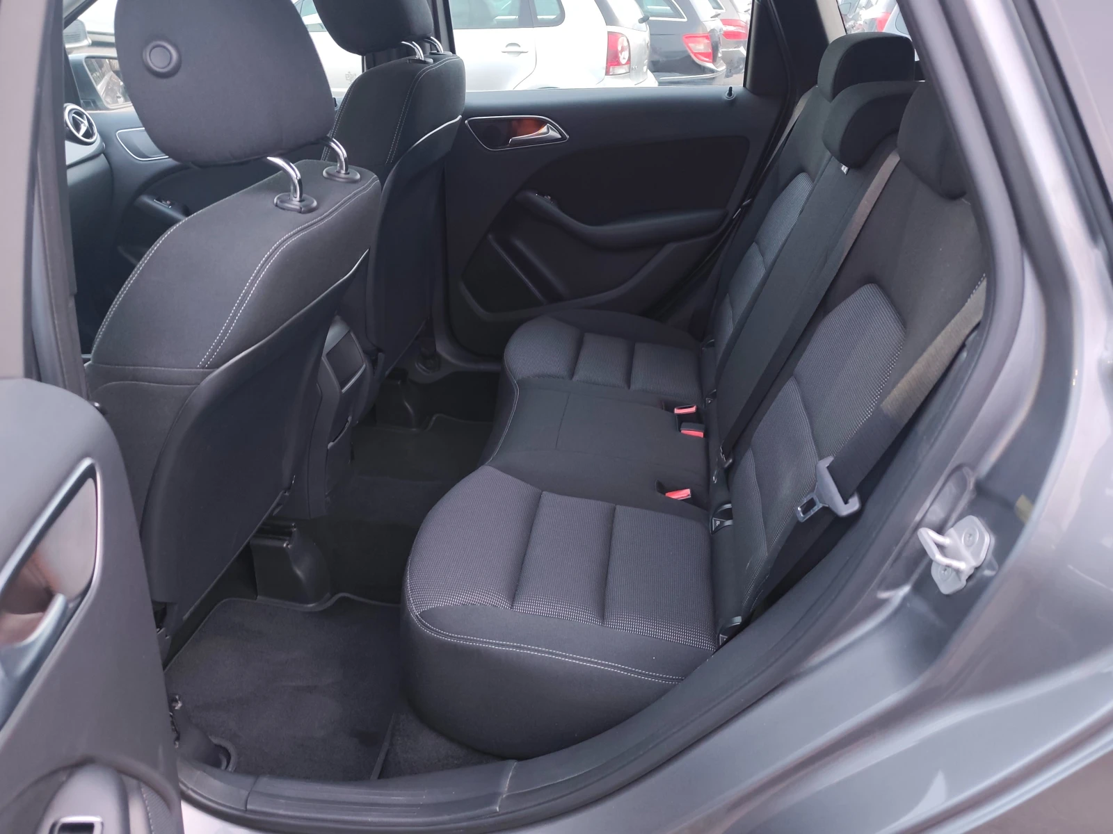 Mercedes-Benz B 180 i Евро 6 + Distronic+ Camera+ Navi, снимка 15 - Автомобили и джипове - 54932237