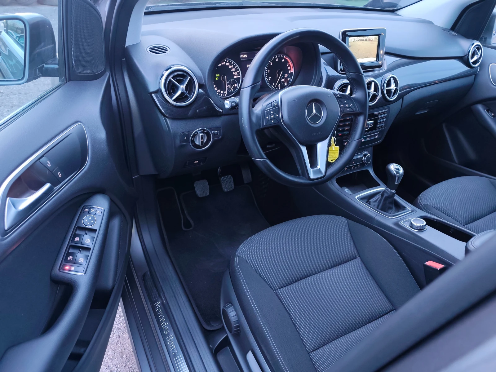 Mercedes-Benz B 180 i Евро 6 + Distronic+ Camera+ Navi, снимка 10 - Автомобили и джипове - 54932237