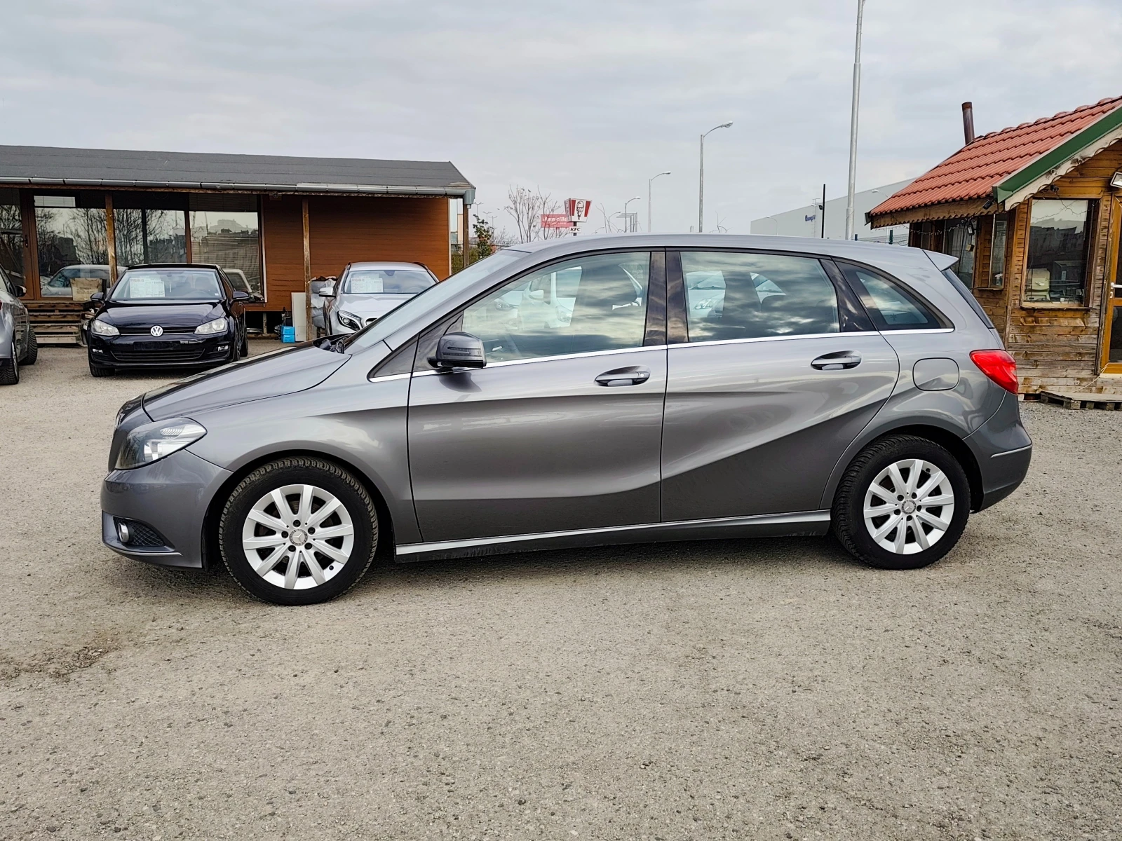 Mercedes-Benz B 180 i Евро 6 + Distronic+ Camera+ Navi