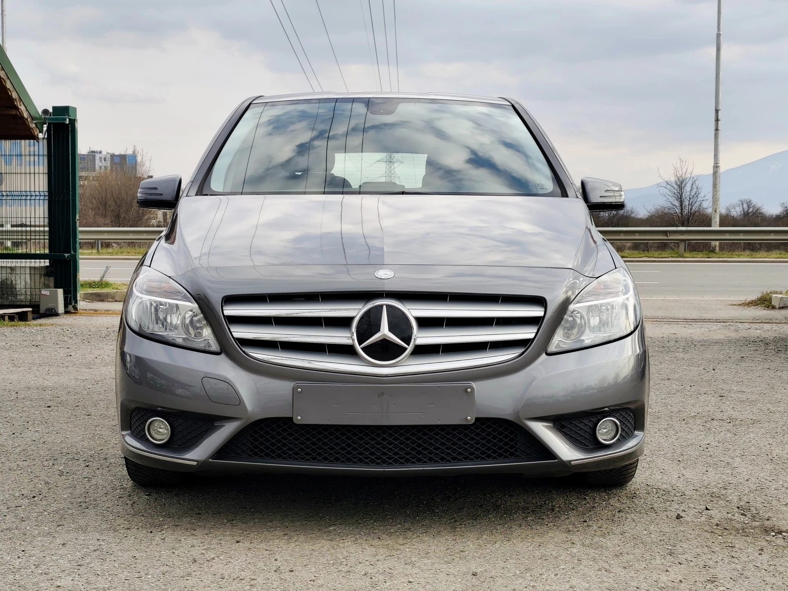 Mercedes-Benz B 180 i Евро 6 + Distronic+ Camera+ Navi, снимка 5 - Автомобили и джипове - 54932237