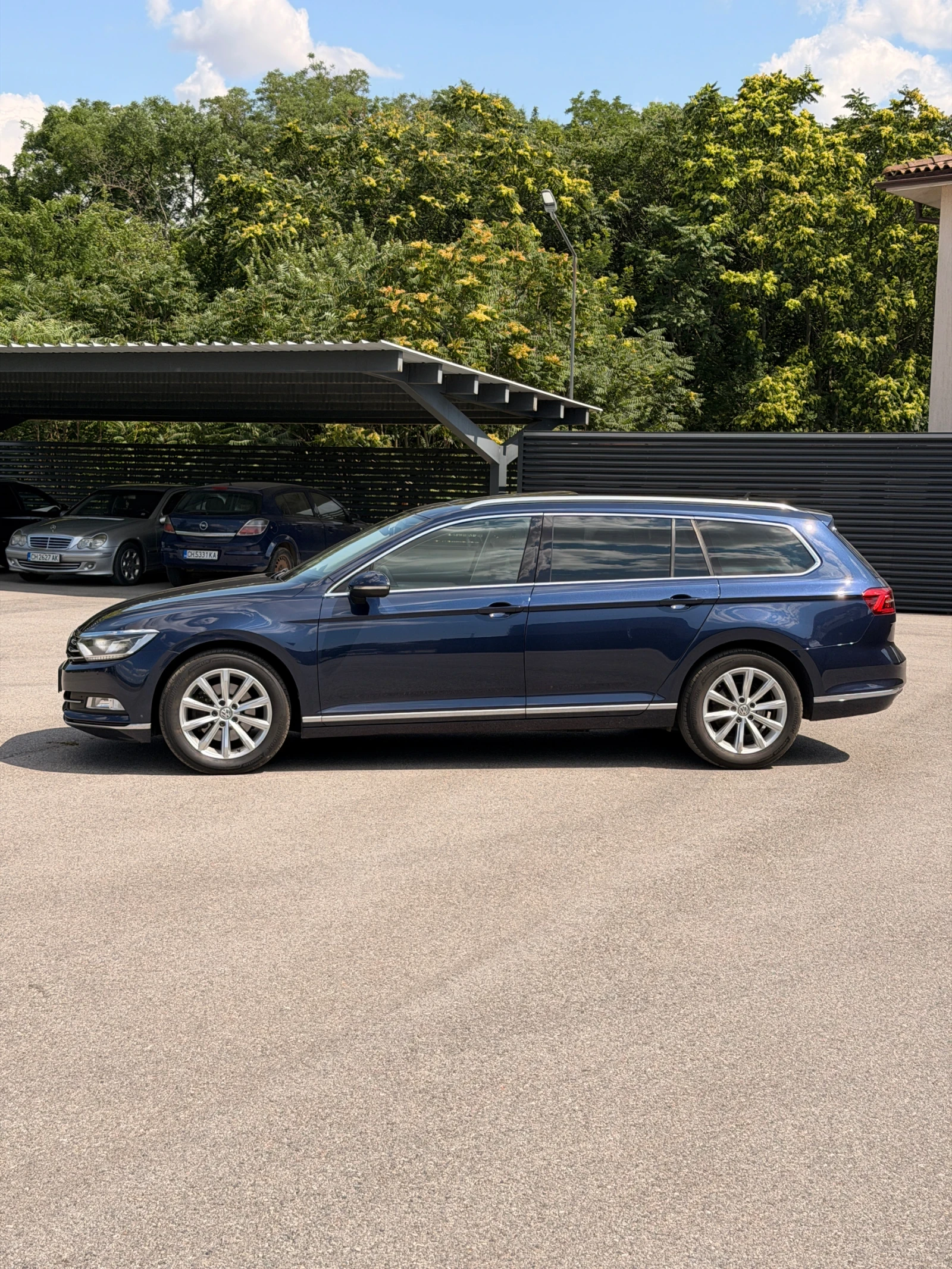 VW Passat 2.0 TDI Highline - Немски автомобил, много запазен, снимка 3 - Автомобили и джипове - 55299966