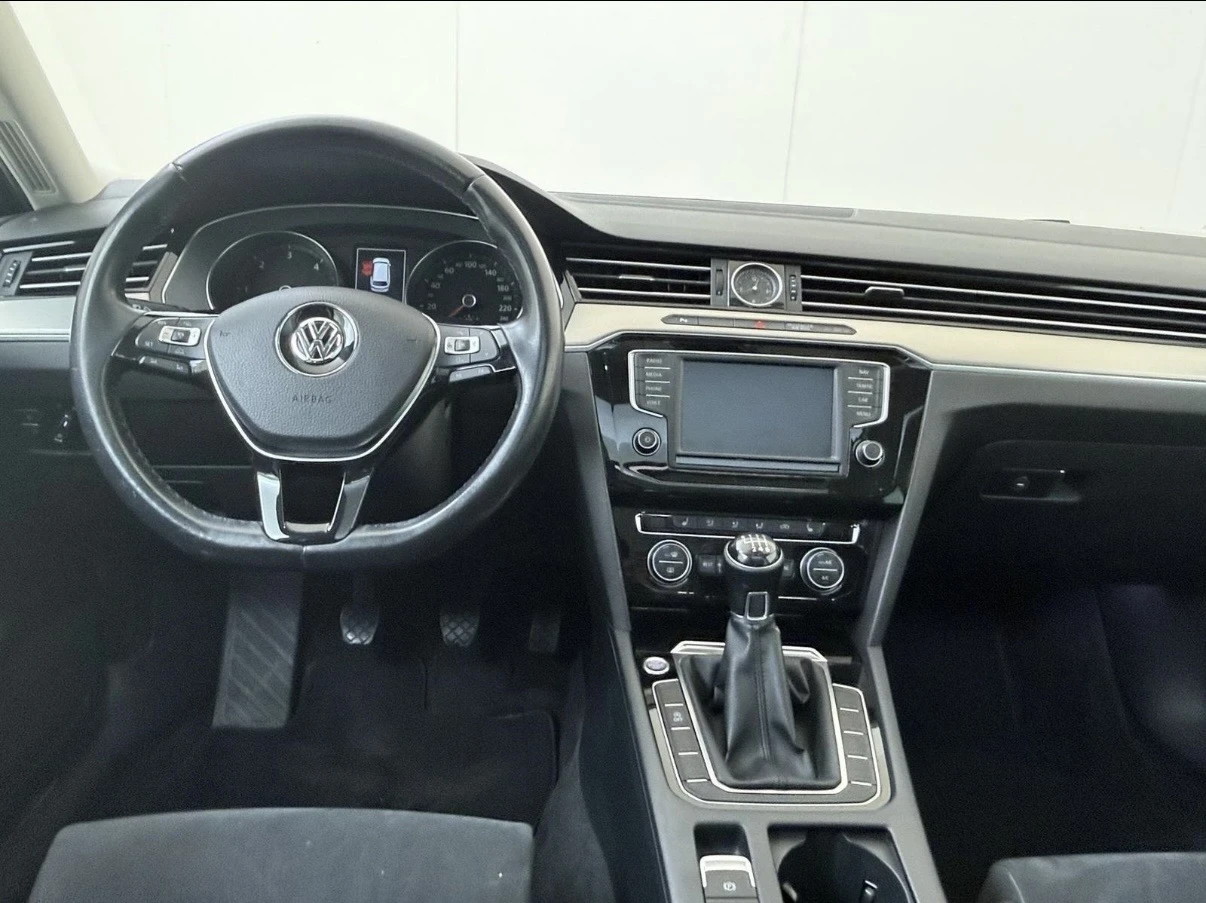 VW Passat 2.0 TDI Highline - Немски автомобил, много запазен, снимка 9 - Автомобили и джипове - 55299966