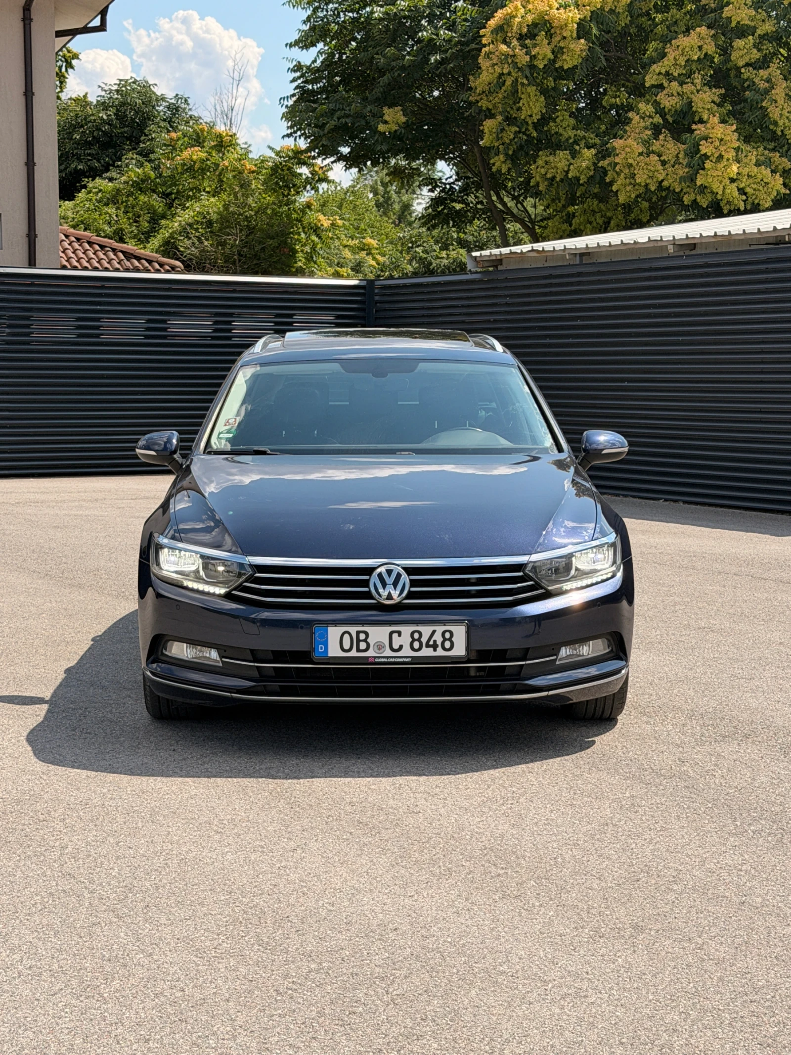 VW Passat 2.0 TDI Highline - Немски автомобил, много запазен, снимка 2 - Автомобили и джипове - 55299966