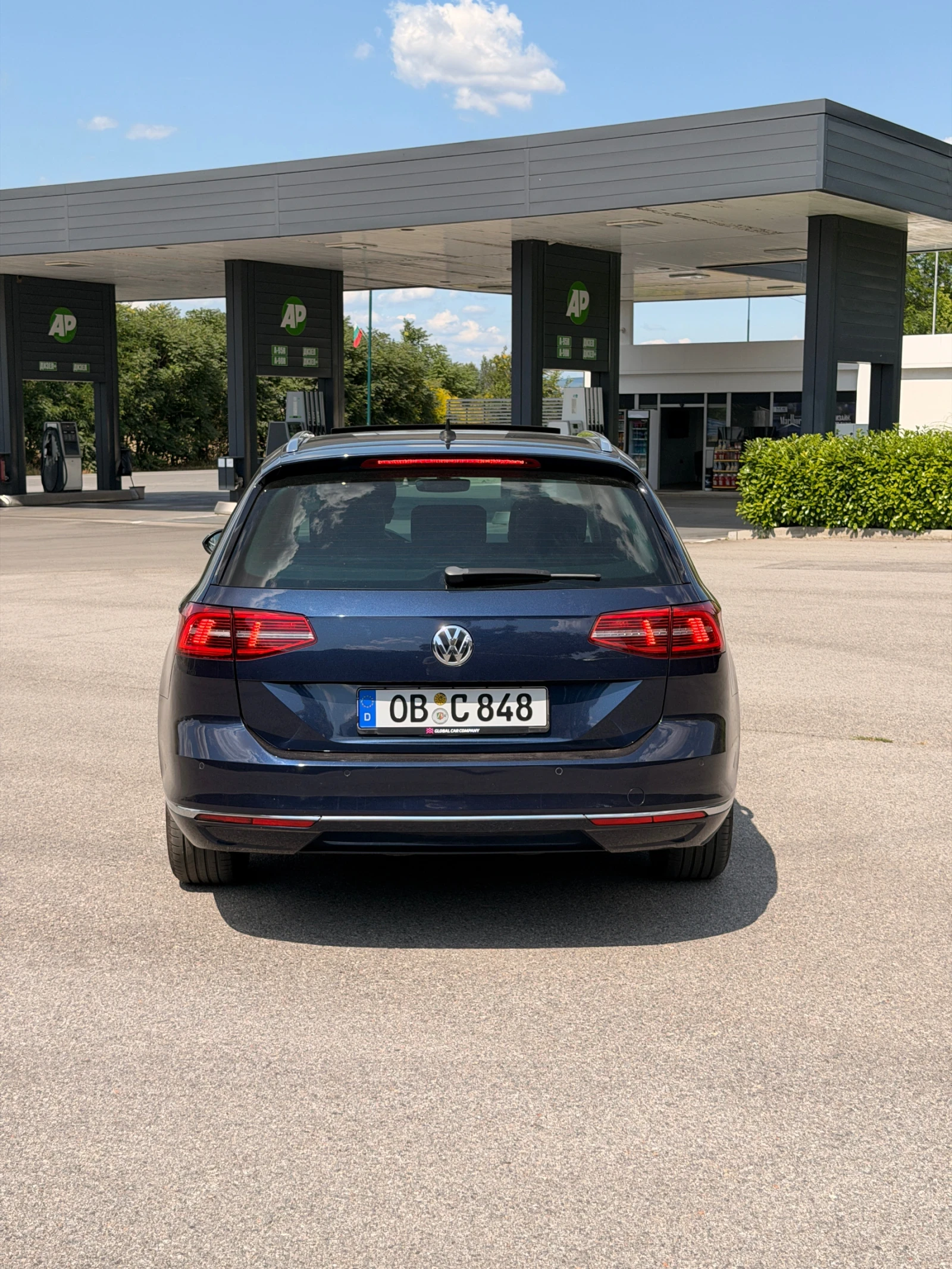 VW Passat 2.0 TDI Highline - Немски автомобил, много запазен, снимка 4 - Автомобили и джипове - 55299966
