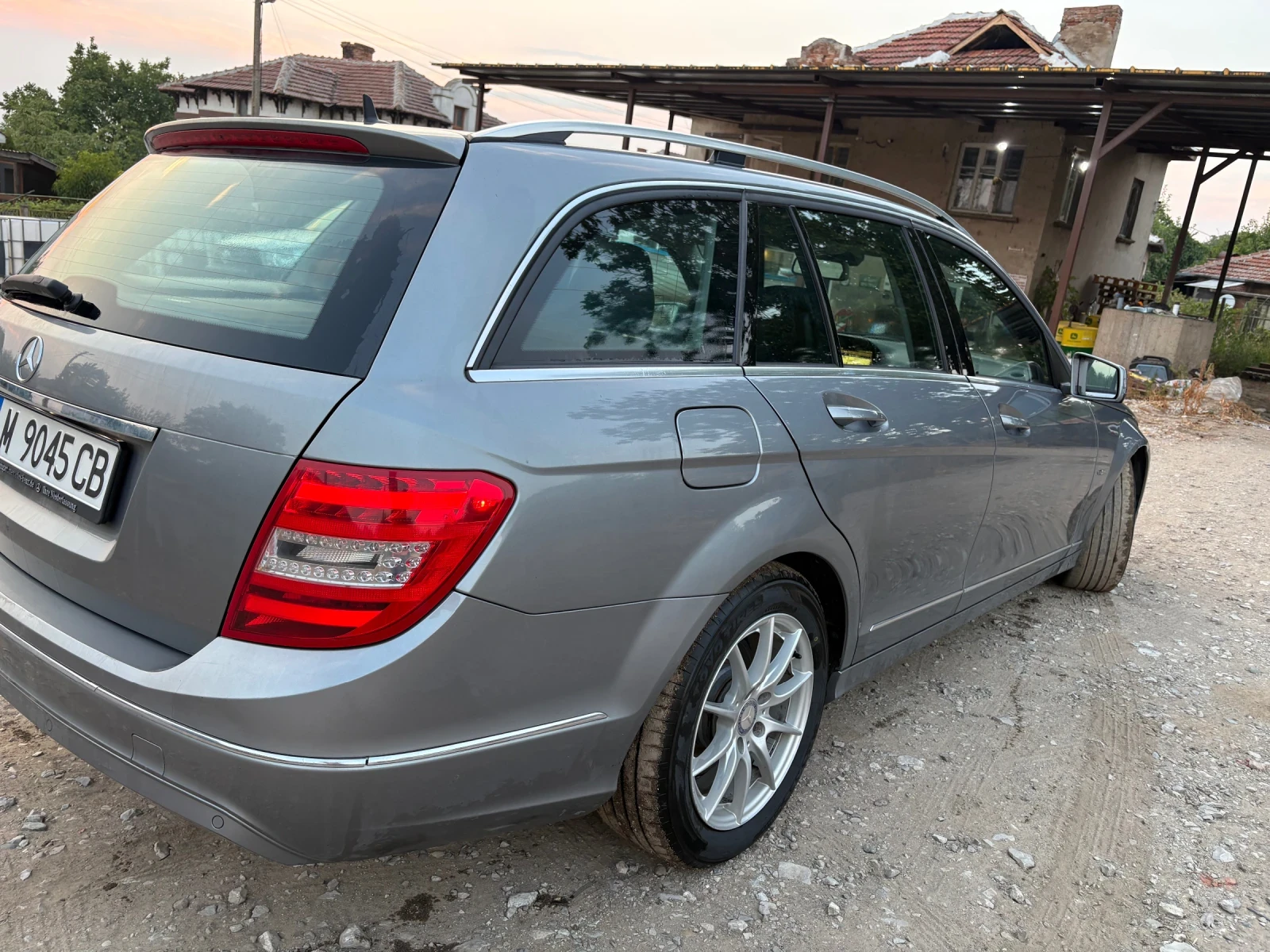 Mercedes-Benz C 220 Avangard, снимка 5 - Автомобили и джипове - 55710301