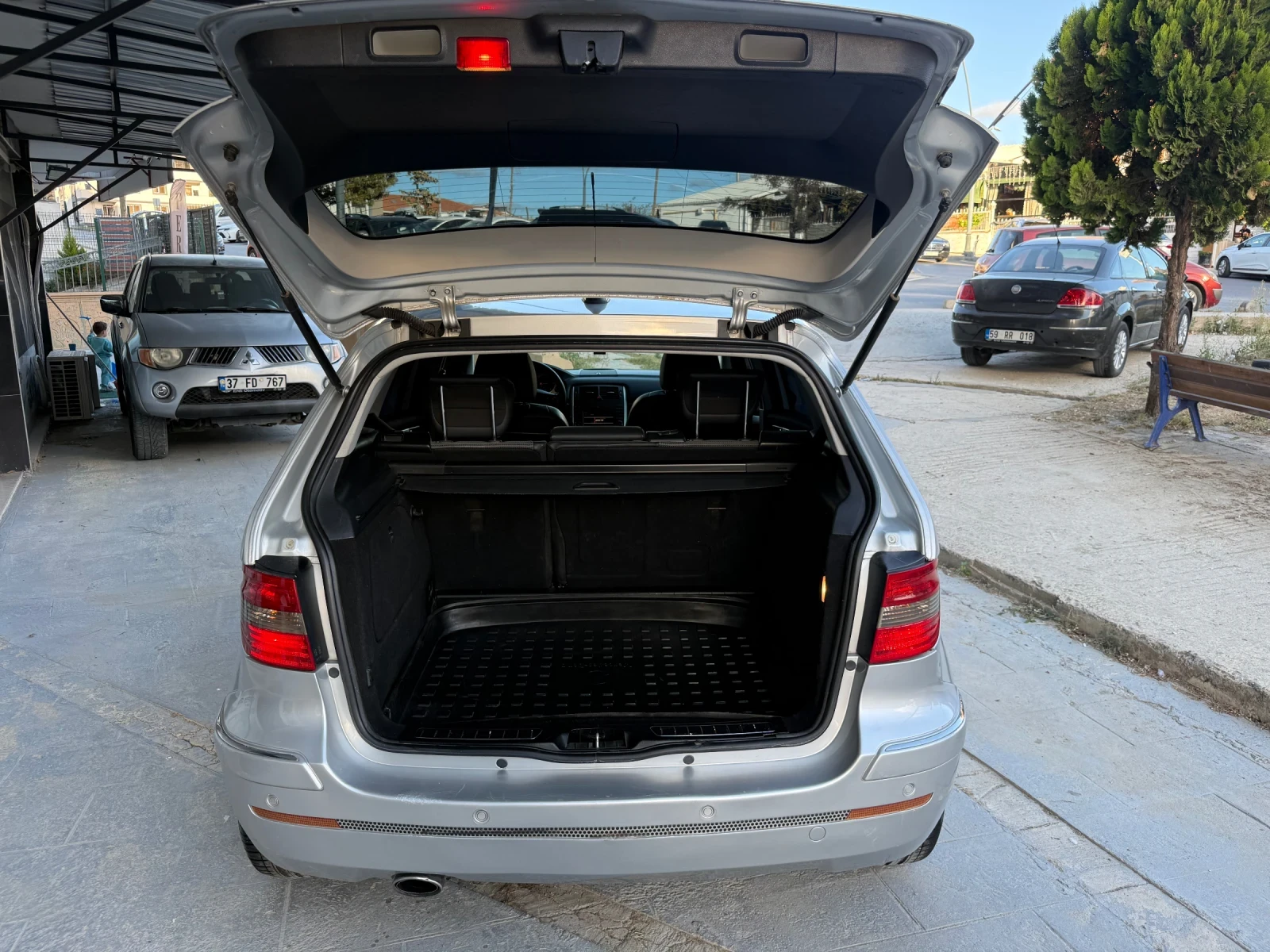 Mercedes-Benz B 200 CDI, снимка 14 - Автомобили и джипове - 56339872