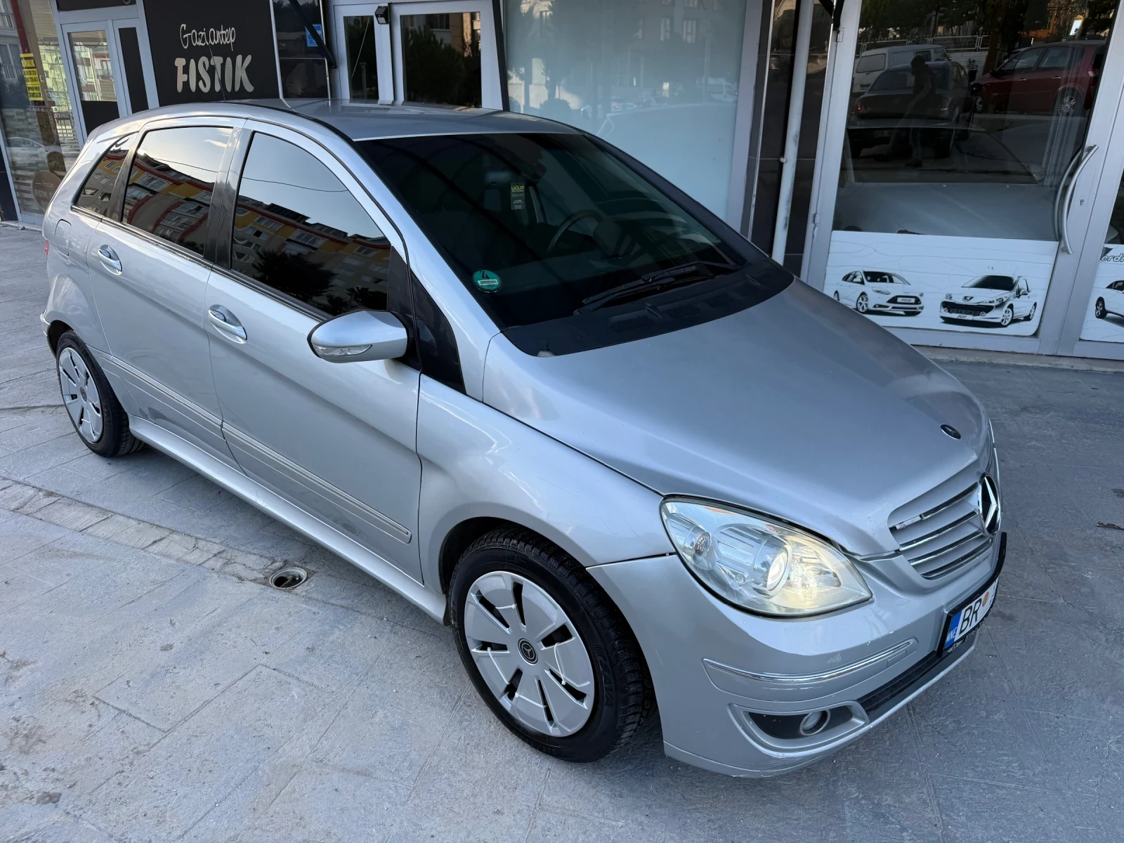 Mercedes-Benz B 200 CDI, снимка 2 - Автомобили и джипове - 56339872