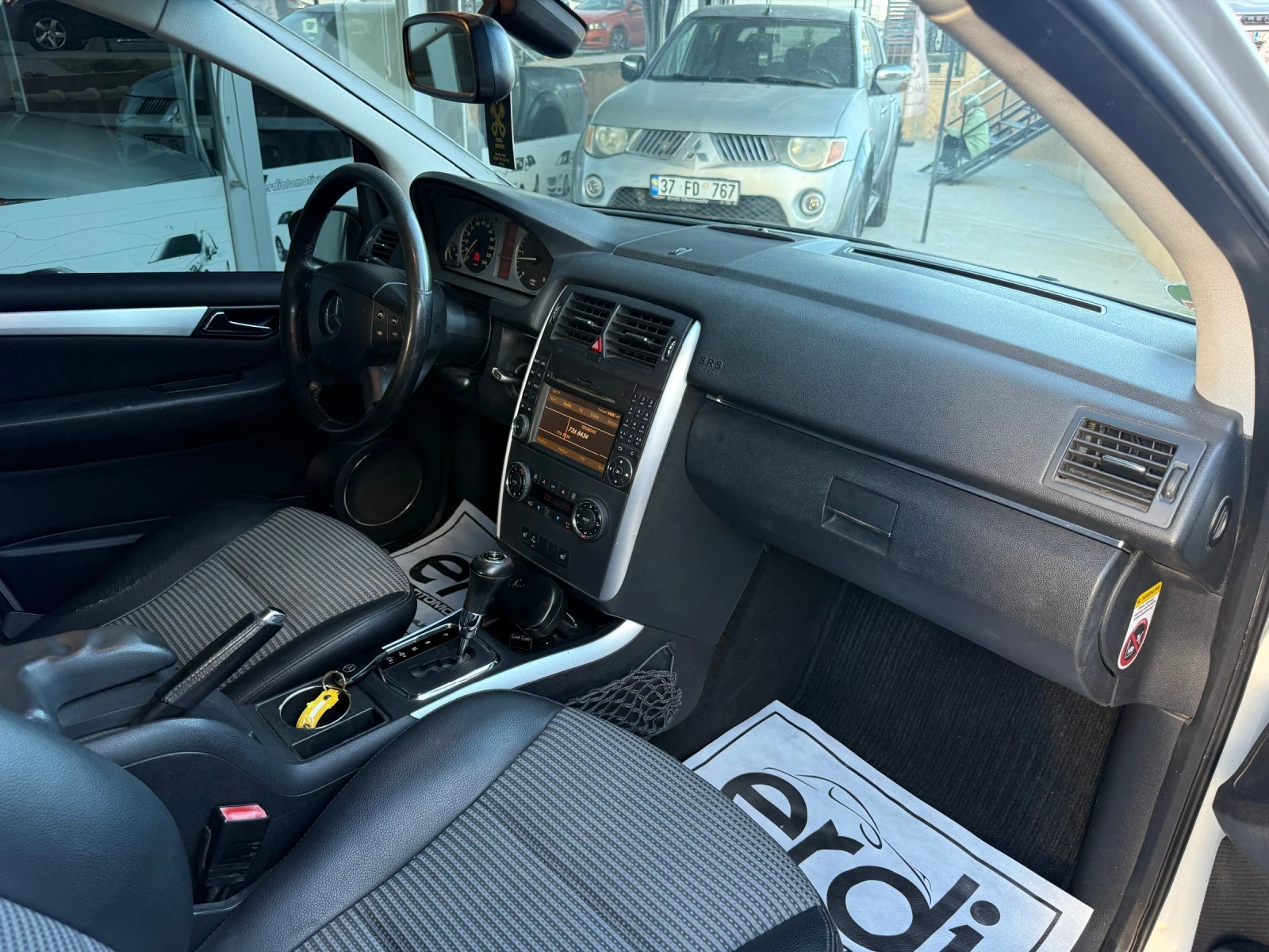 Mercedes-Benz B 200 CDI, снимка 10 - Автомобили и джипове - 56339872