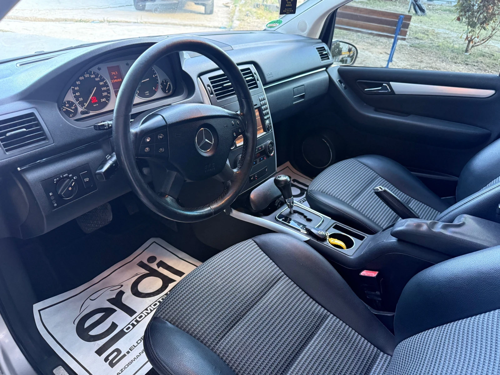 Mercedes-Benz B 200 CDI, снимка 9 - Автомобили и джипове - 56339872