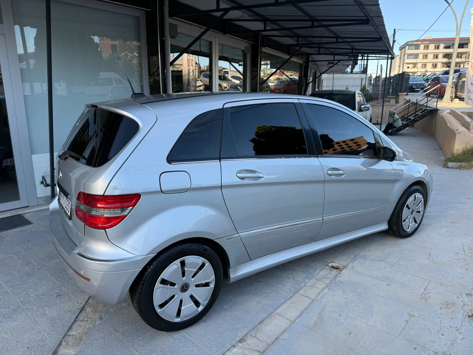 Mercedes-Benz B 200 CDI, снимка 3 - Автомобили и джипове - 56339872