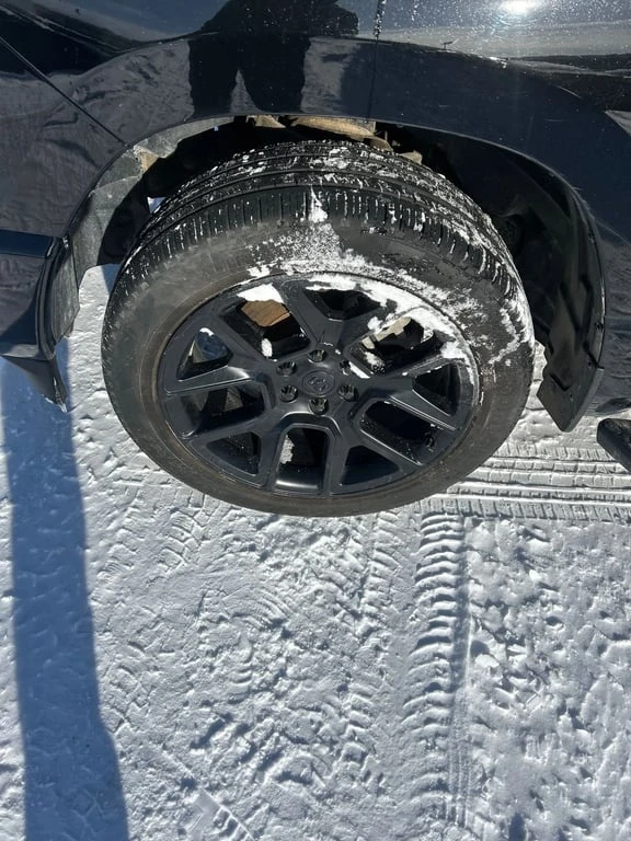 Dodge RAM 1500 * Sport 4x4 Crew Cab 5'7" Box * CARFAX * Б - изображение 7