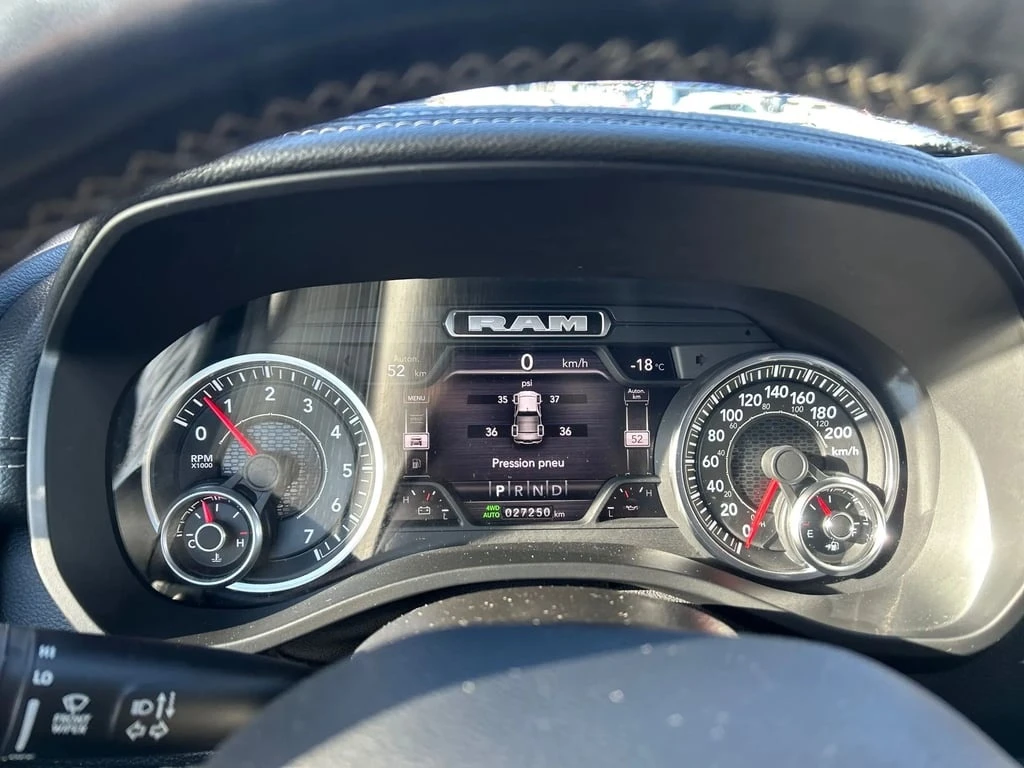 Dodge RAM 1500 * Sport 4x4 Crew Cab 5'7" Box * CARFAX * Б - изображение 8