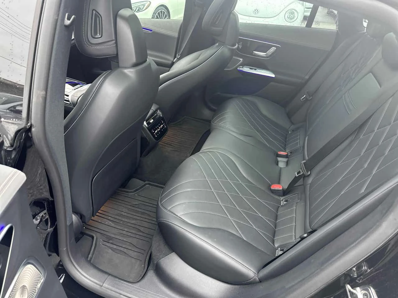 Mercedes-Benz EQE 500 4MATIC Sedan/ОБДУХВАНЕ/HUD/360/AMBIENT/DIS, снимка 13 - Автомобили и джипове - 53925415