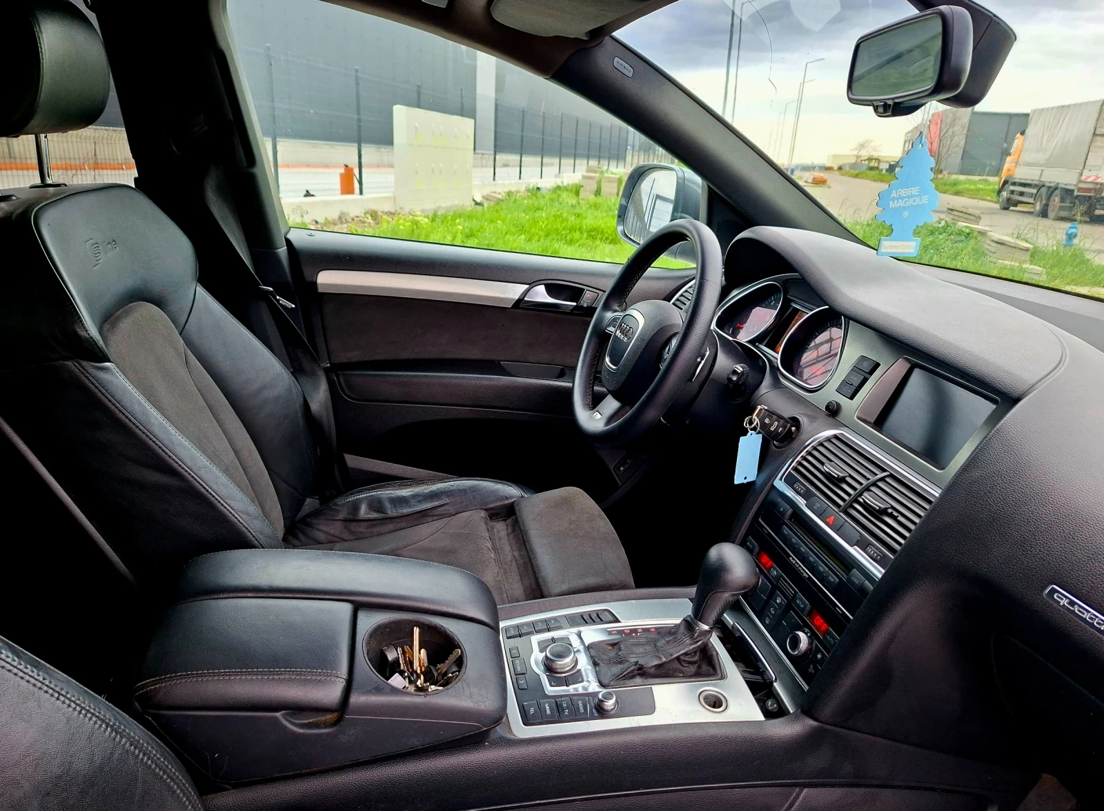 Audi Q7 3.0TDI  S-LINE  7Места , снимка 10 - Автомобили и джипове - 54360586