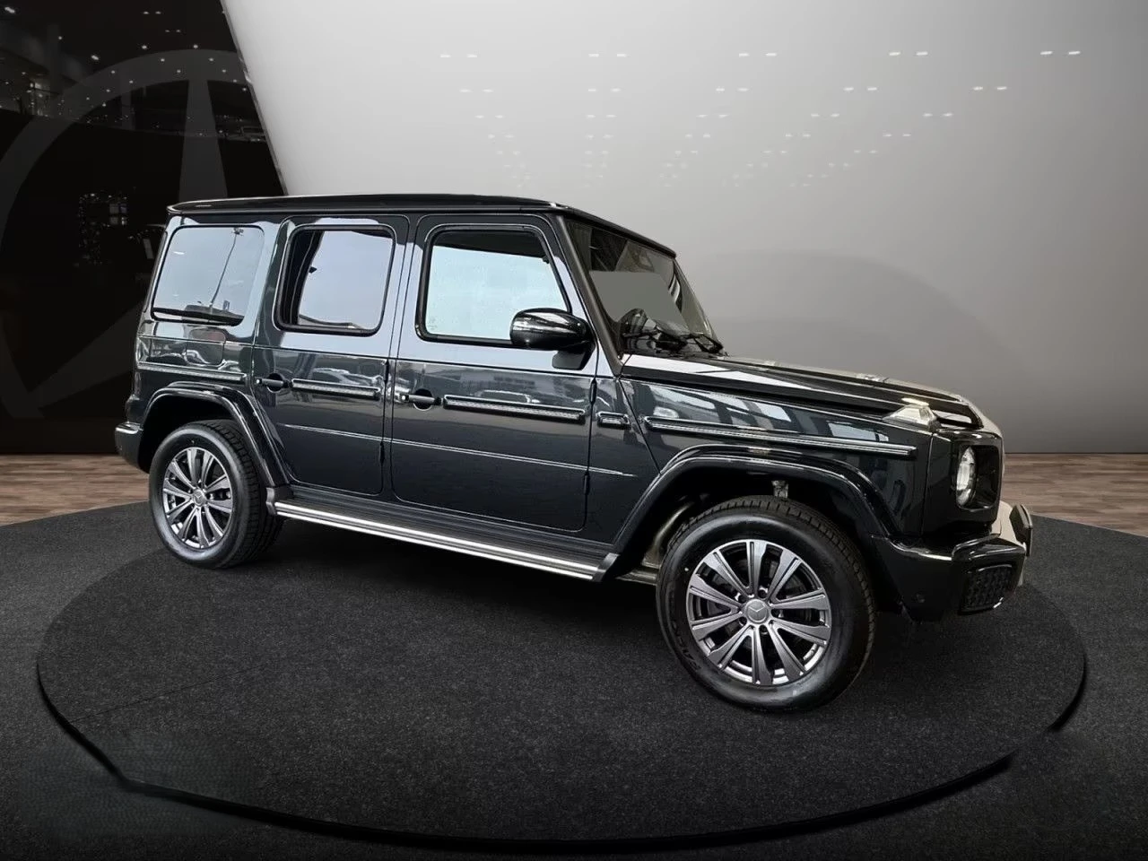 Mercedes-Benz G 450 d / 4 MATIC / EXCLUSIVE / BURM / PANO / 360 / , снимка 3 - Автомобили и джипове - 55170917
