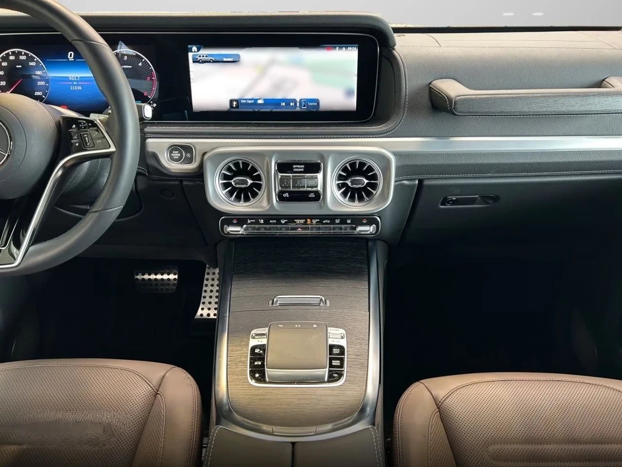 Mercedes-Benz G 450 d / 4 MATIC / EXCLUSIVE / BURM / PANO / 360 / , снимка 13 - Автомобили и джипове - 55170917