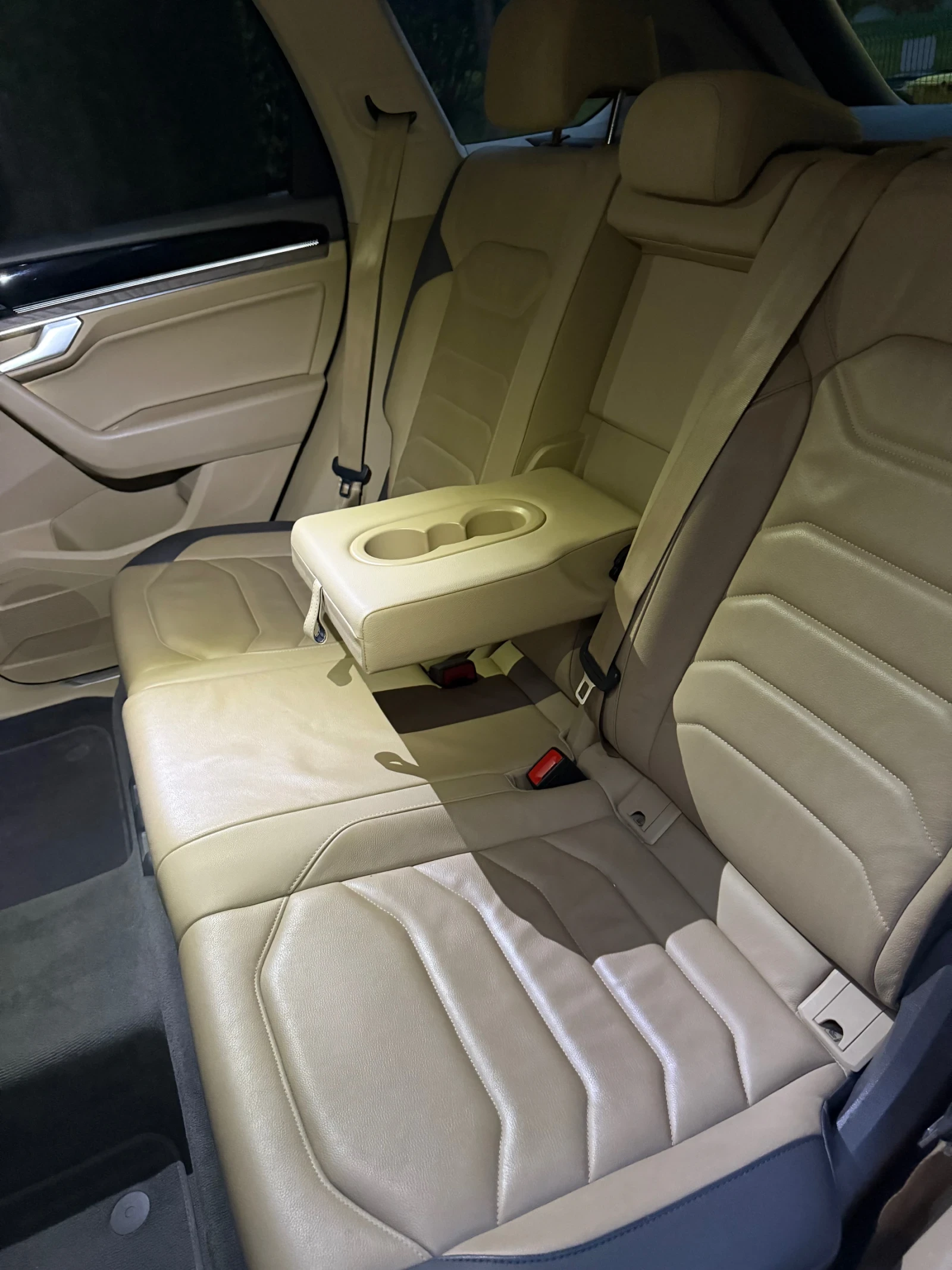 VW Touareg, снимка 6 - Автомобили и джипове - 55877694