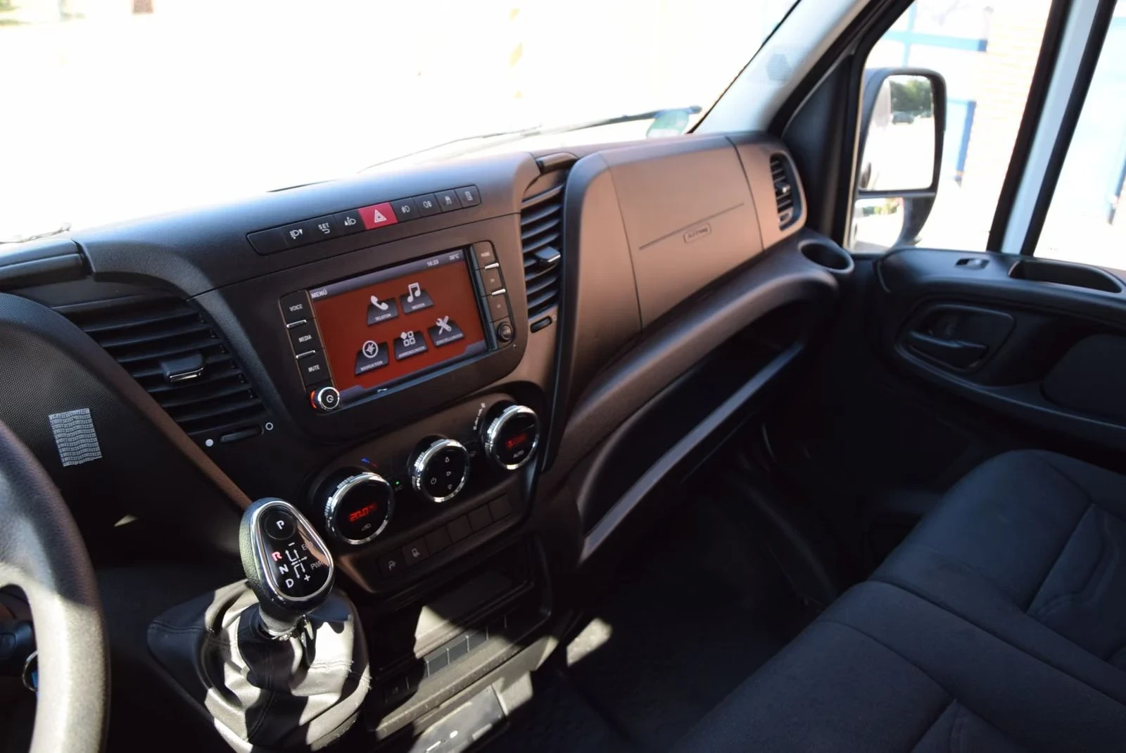 Iveco Daily 3.0 170 8G, снимка 7 - Бусове и автобуси - 55710150