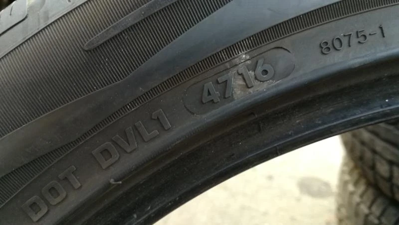 Гуми Зимни 255/40R18, снимка 9 - Гуми и джанти - 26747827