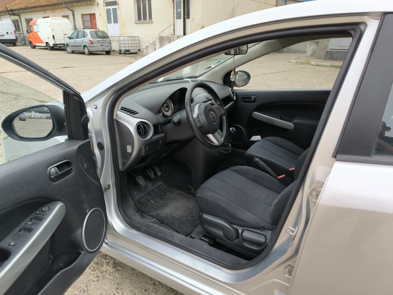 Mazda 2, снимка 8 - Автомобили и джипове - 47896208